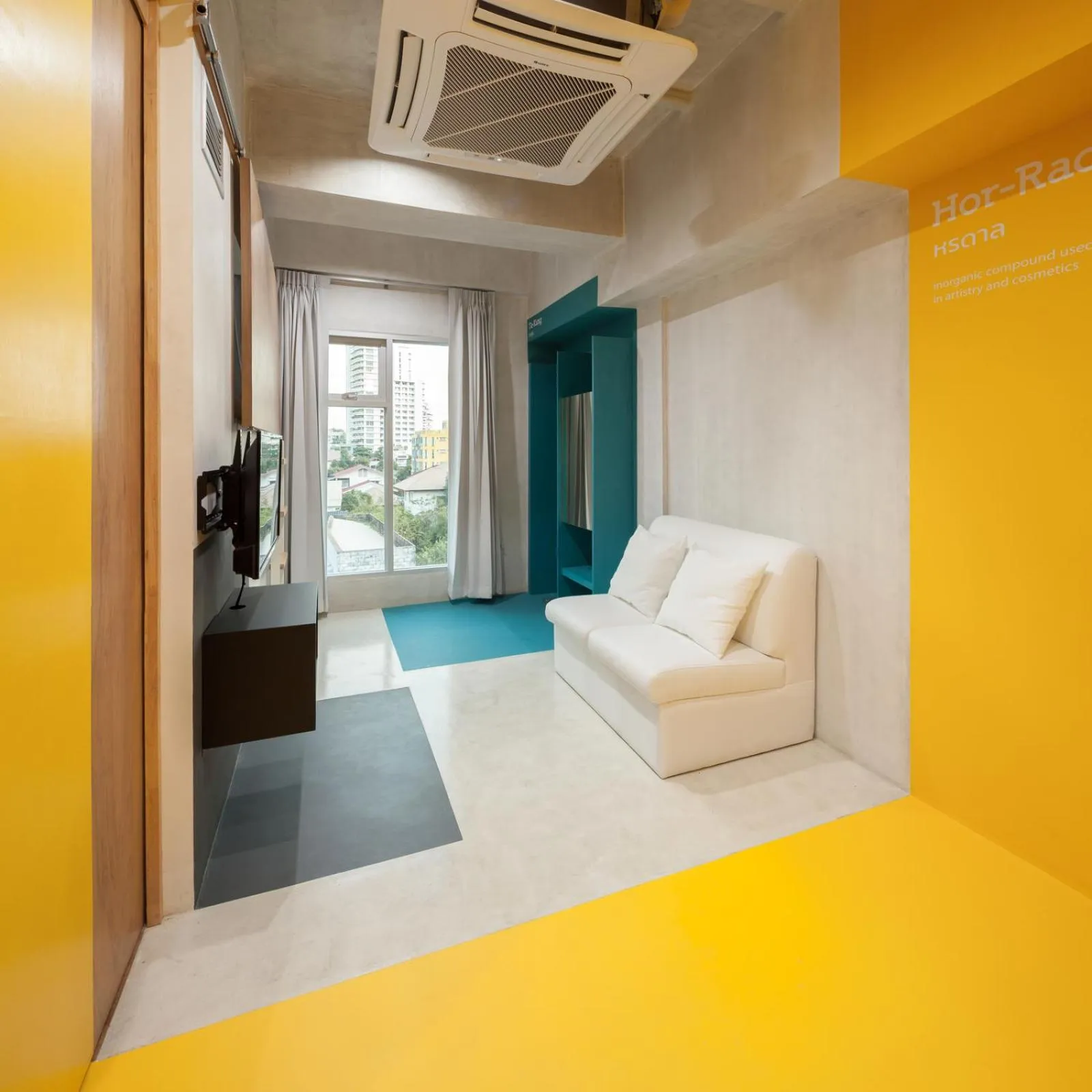 Seating area in BoB Hostel บ็อบโฮสเทล