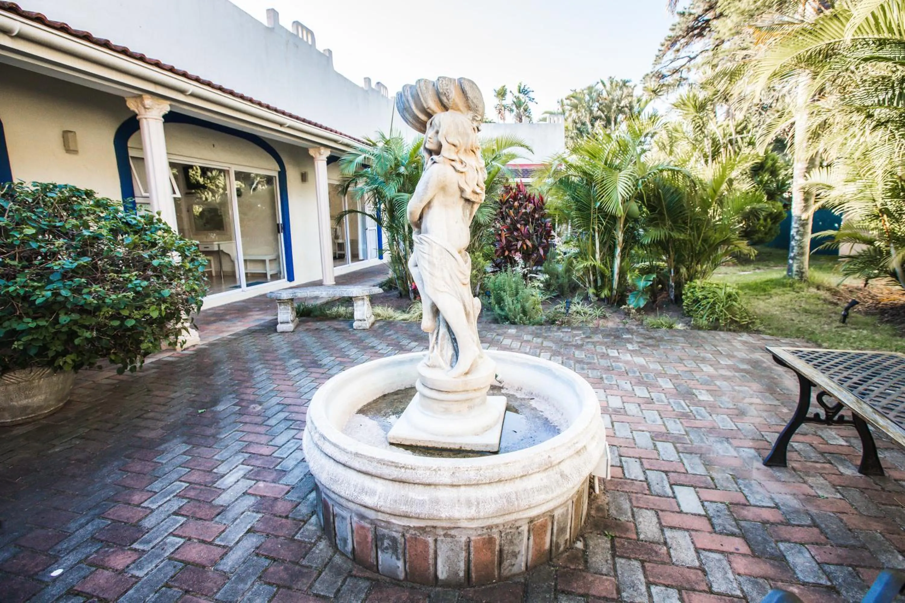 Garden in Santorini Guesthouse