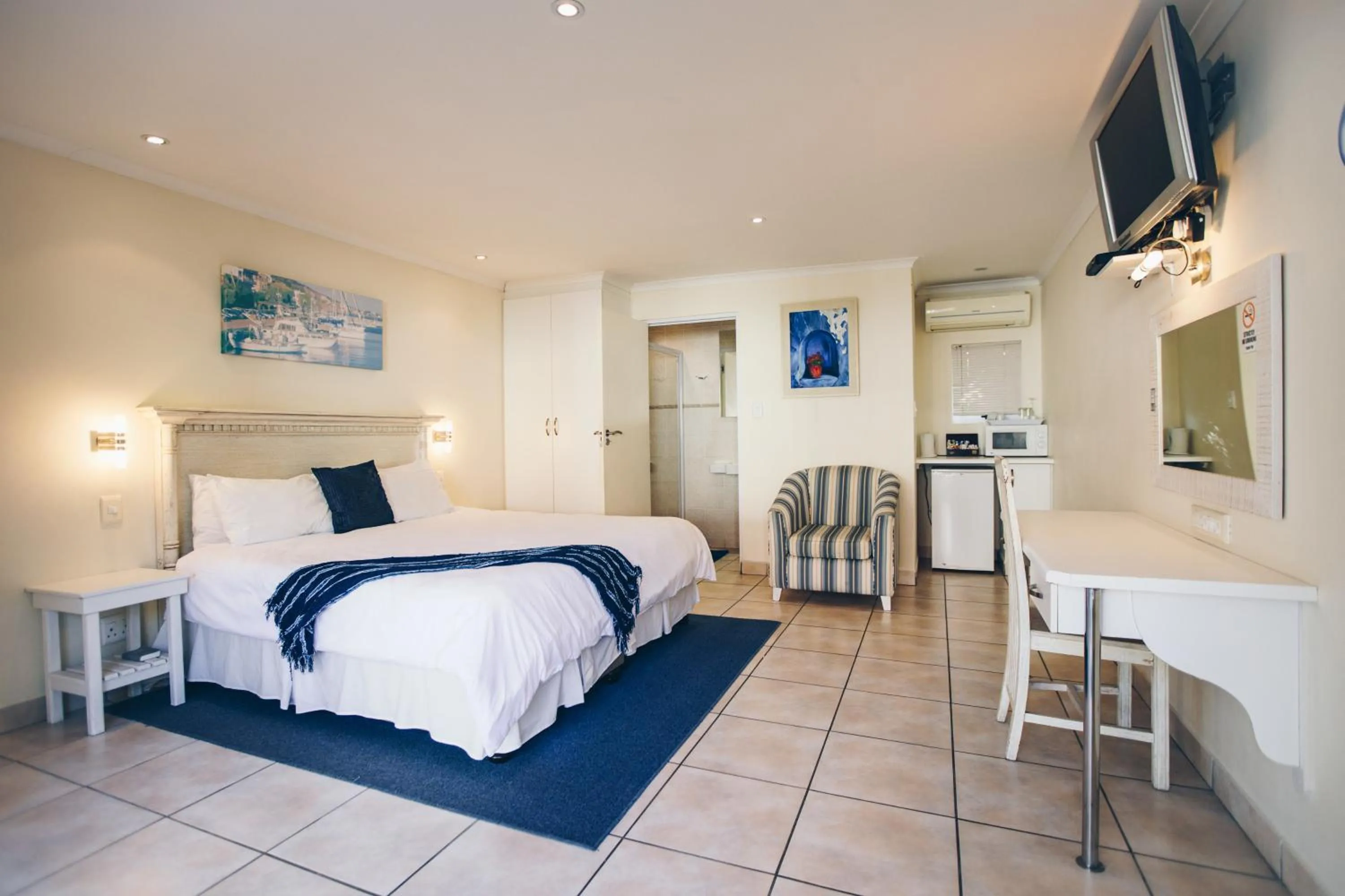 Bed in Santorini Guesthouse