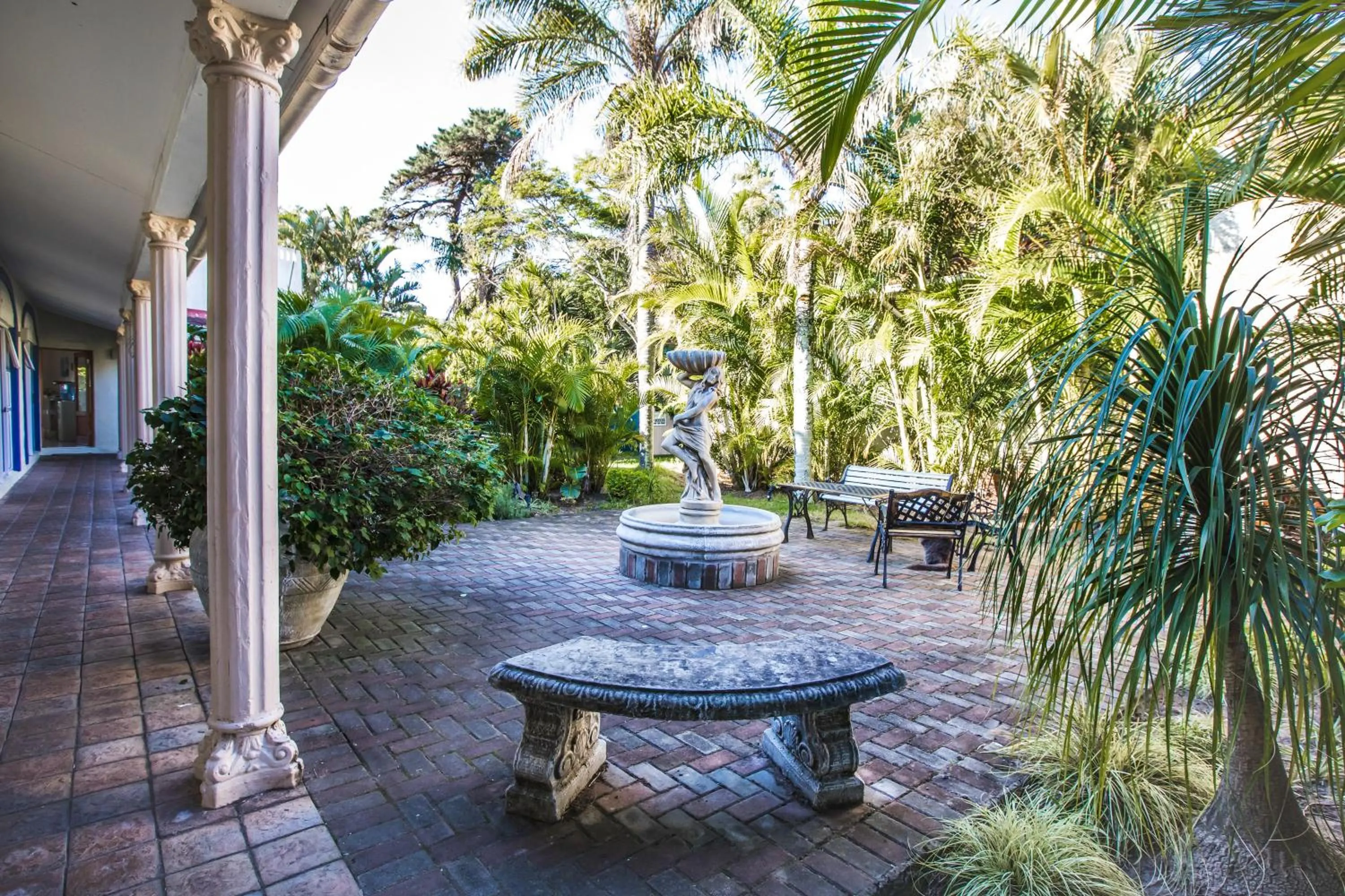 Garden in Santorini Guesthouse
