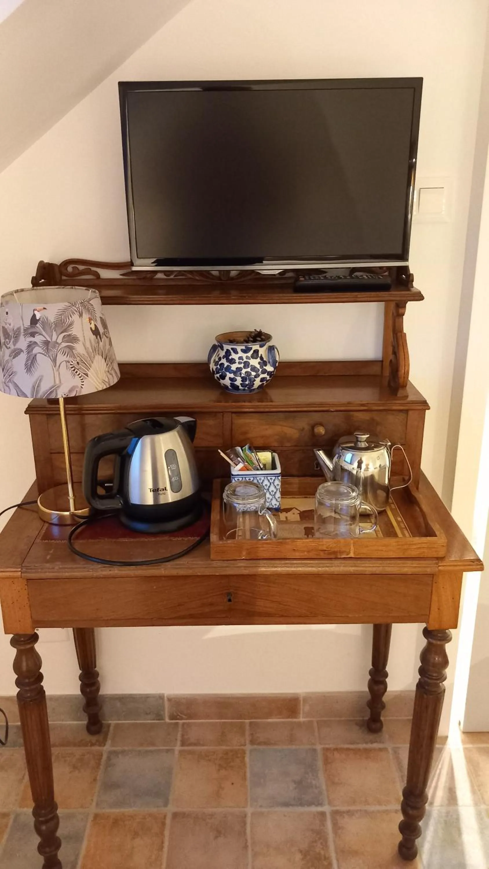 TV and multimedia in Les chambres du Manoir de Kerhel