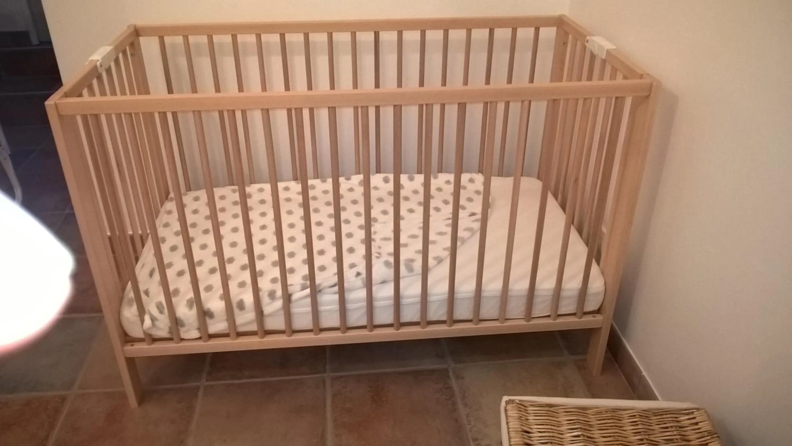 cot in Les chambres du Manoir de Kerhel