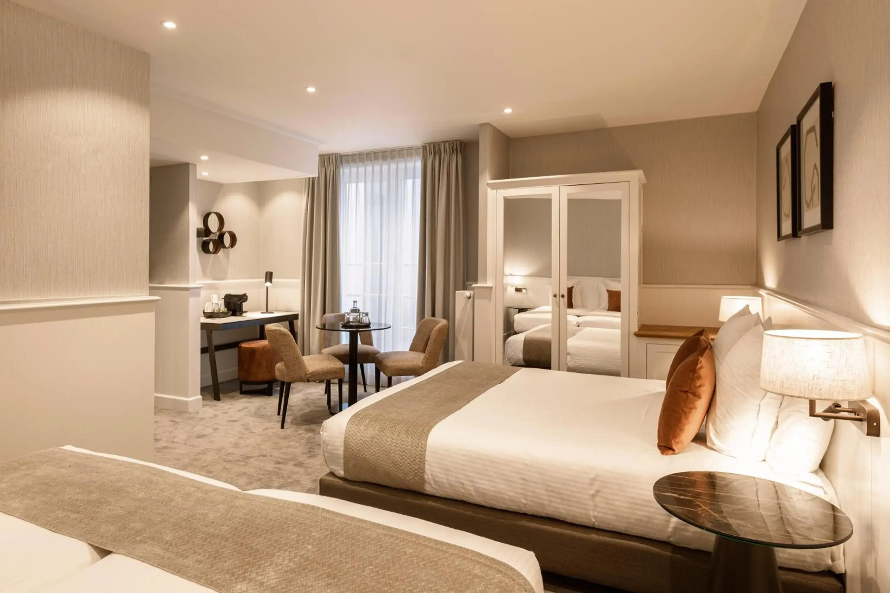 Quadruple Room in Dukes' Academie Brugge - by Dukes' Hotel Collection Quadruple Room in Dukes' Academie Brugge - by Dukes' Hotel Collection