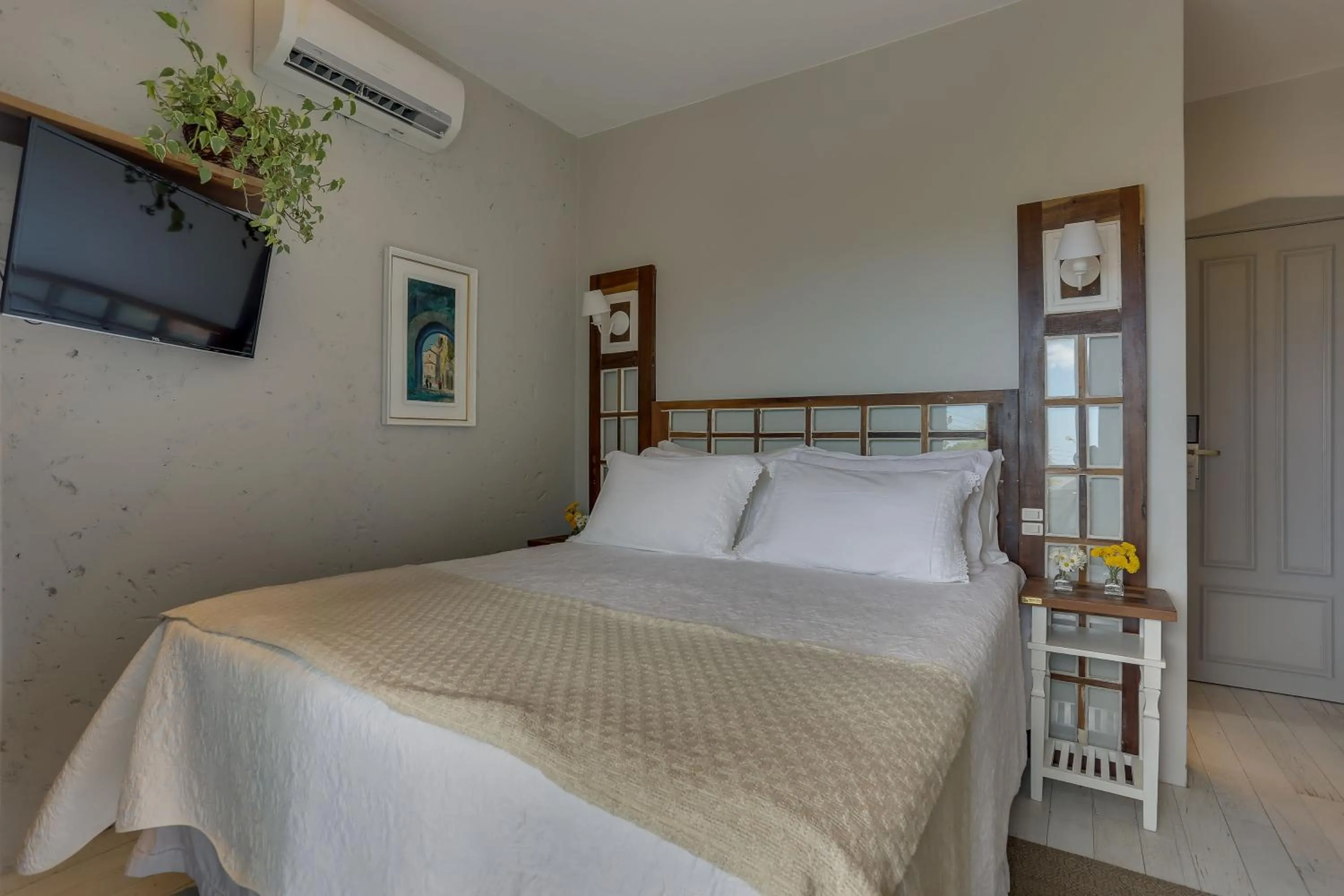 Bed in Solar Beach Hotel