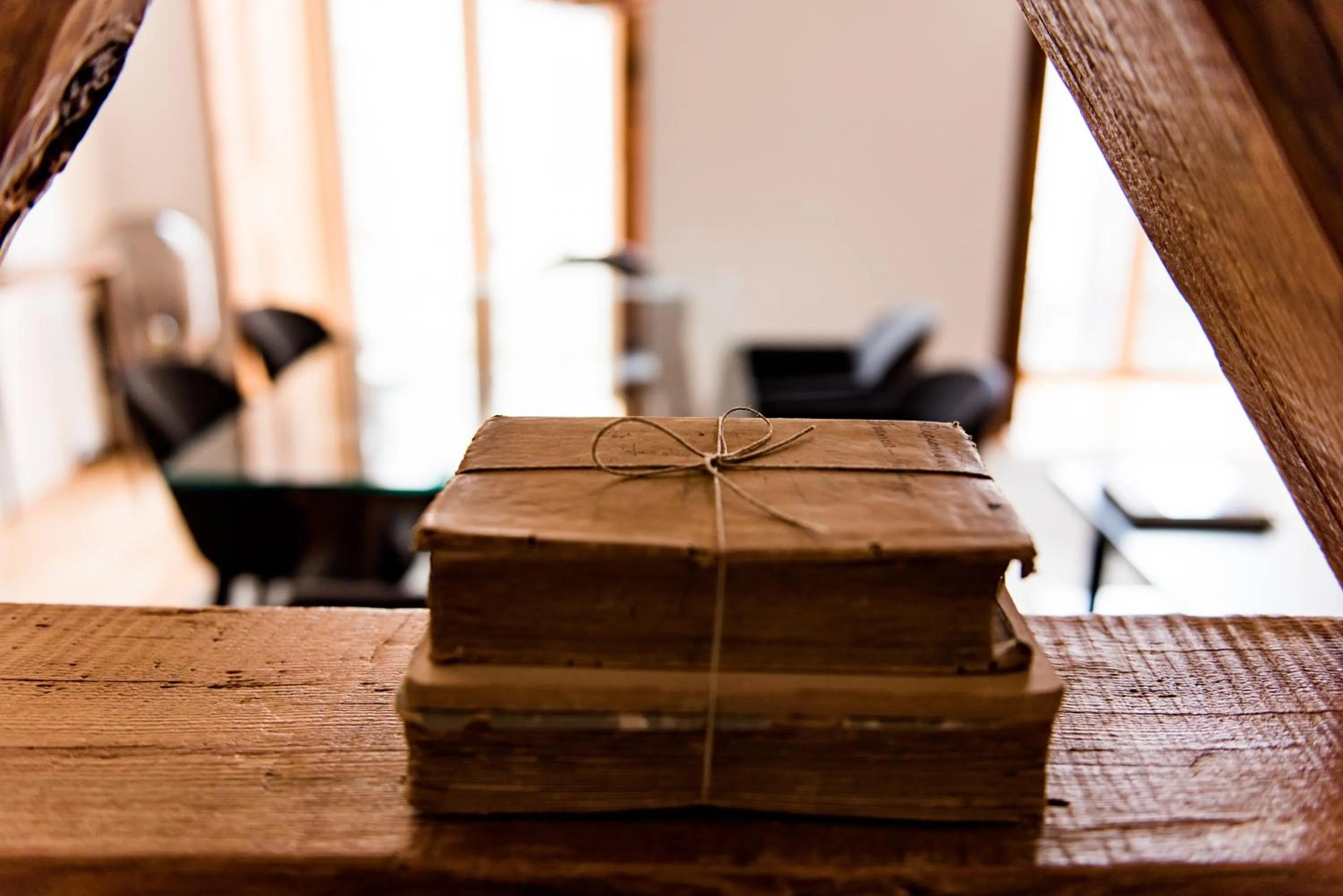 Decorative detail in Flora Chiado Apartments