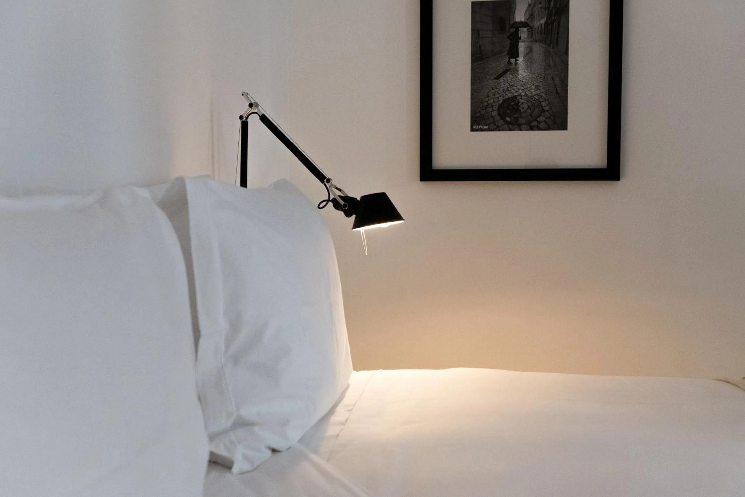 Bed in Flora Chiado Apartments