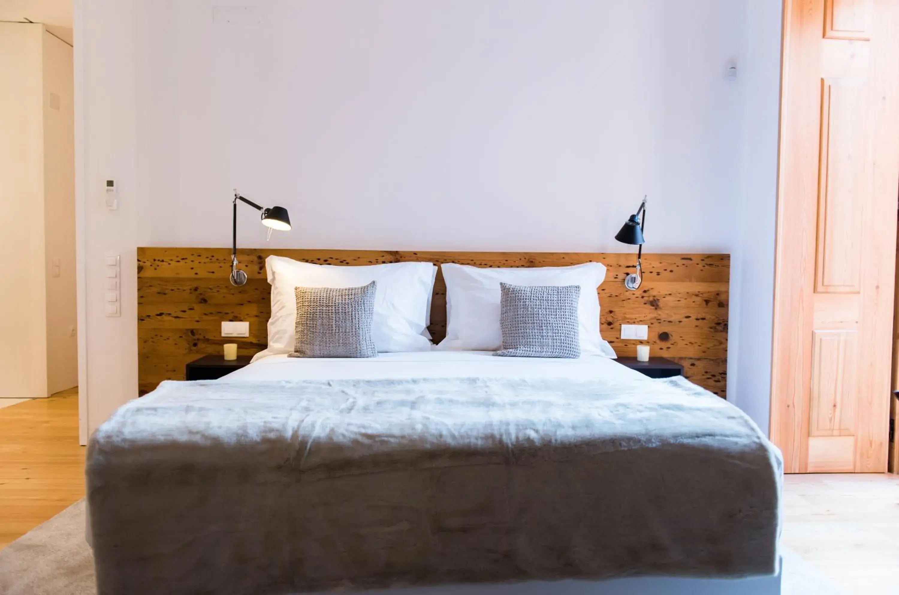 Bed in Flora Chiado Apartments Bed in Flora Chiado Apartments