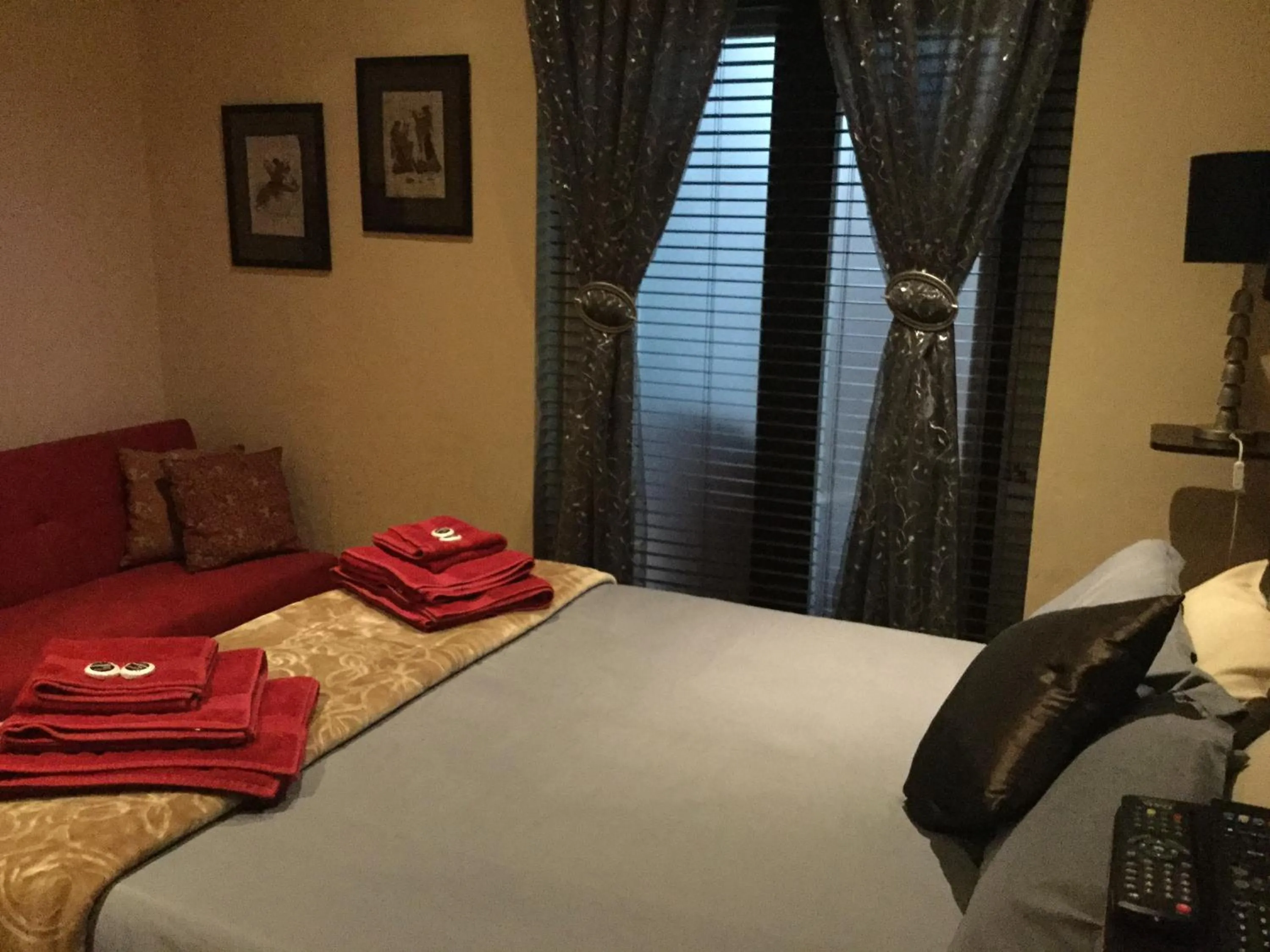 Photo of the whole room, Bed in The Buddha Garden