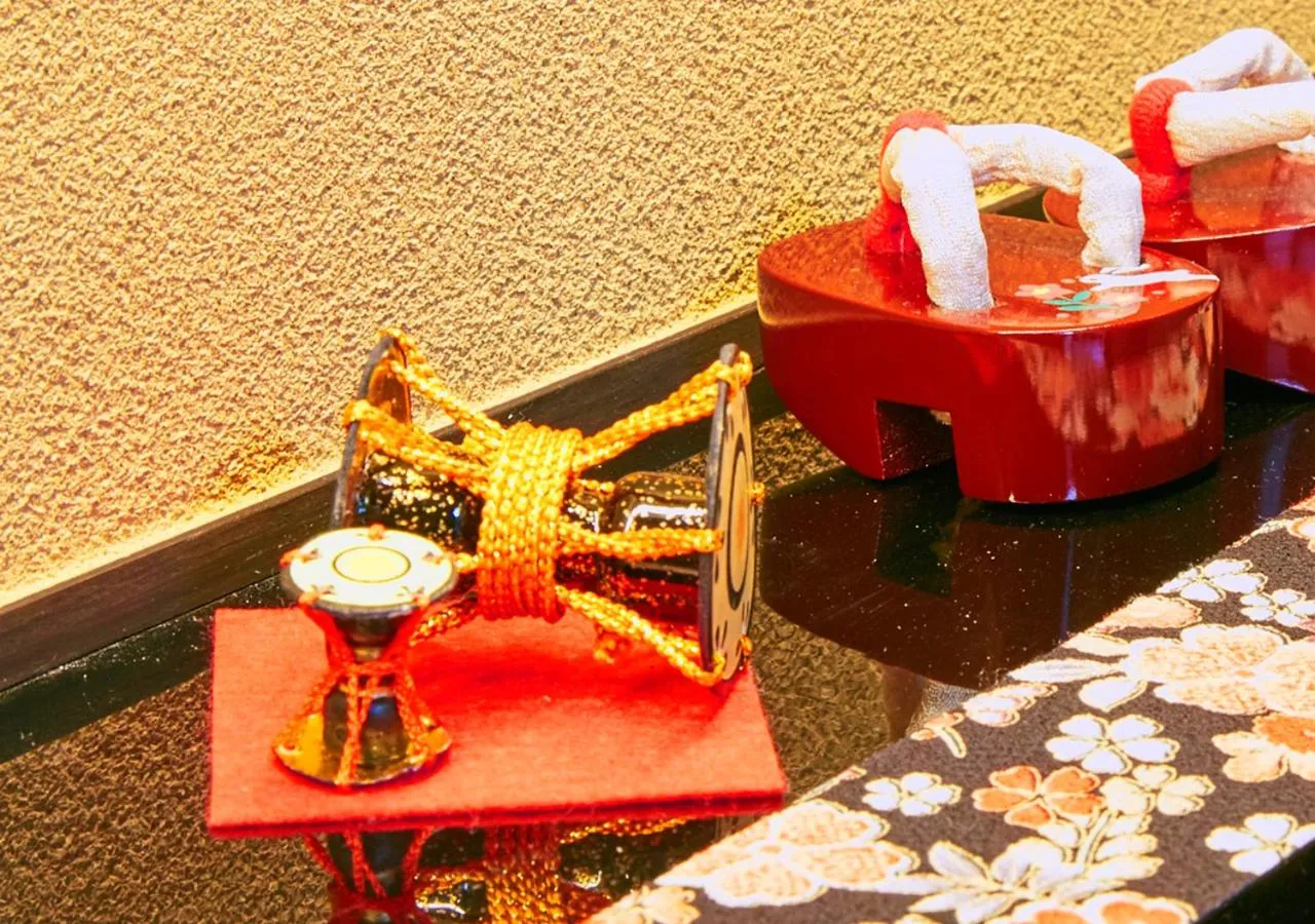 Decorative detail in Rinn Kujoharikoji 59