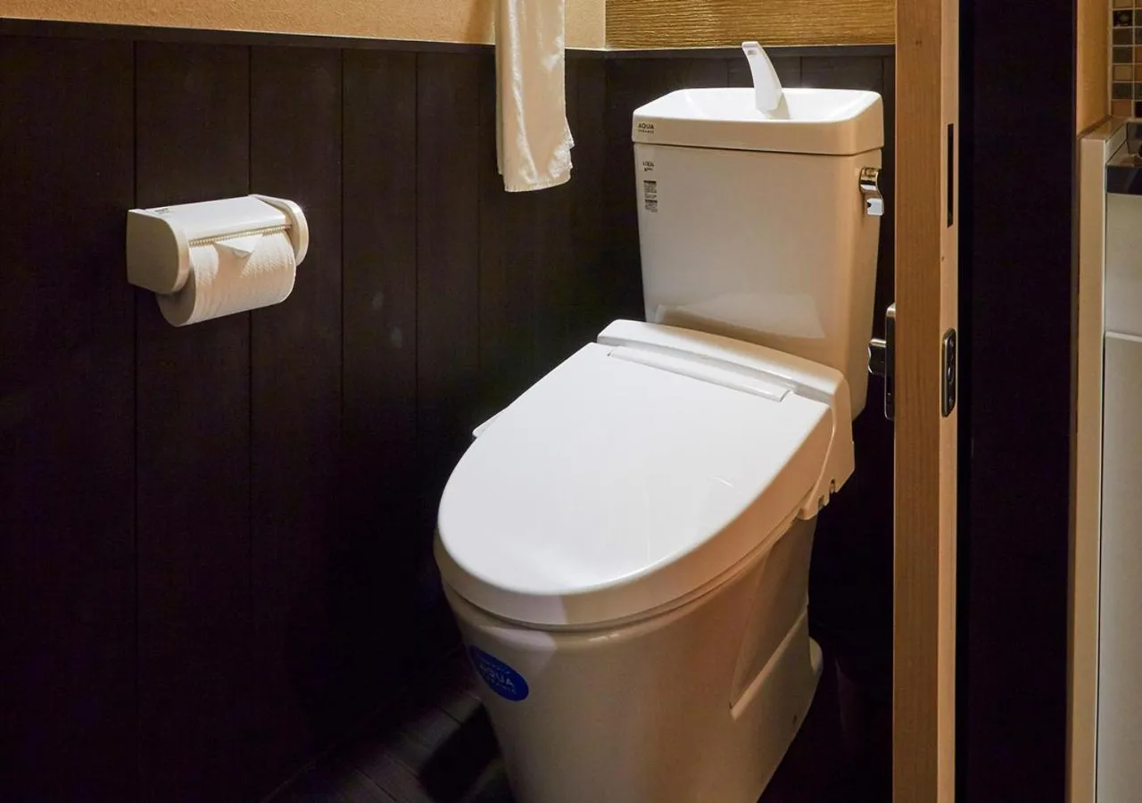 Toilet in Rinn Kujoharikoji 59