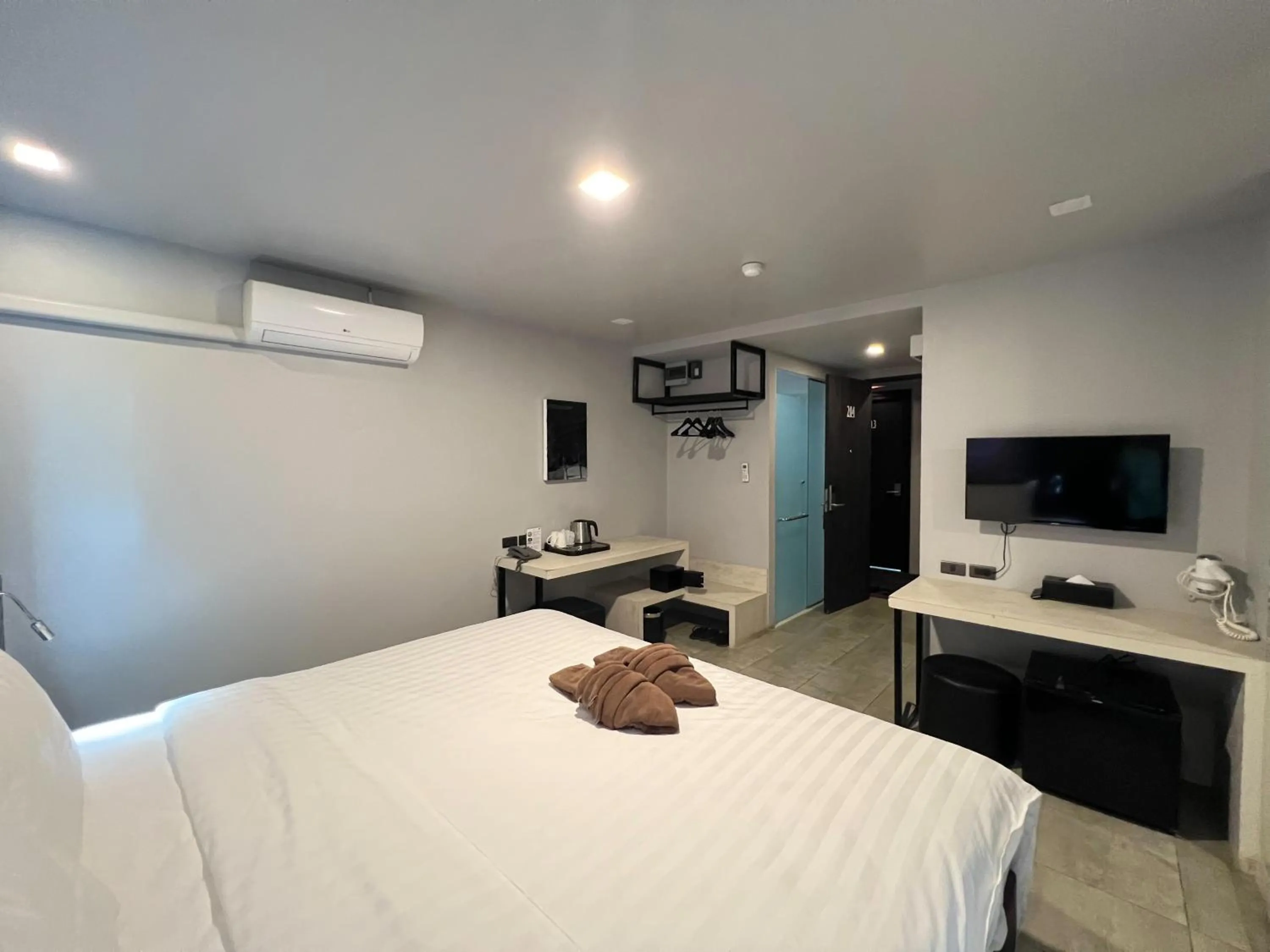 TV and multimedia, Bed in WE Terminal Hotel