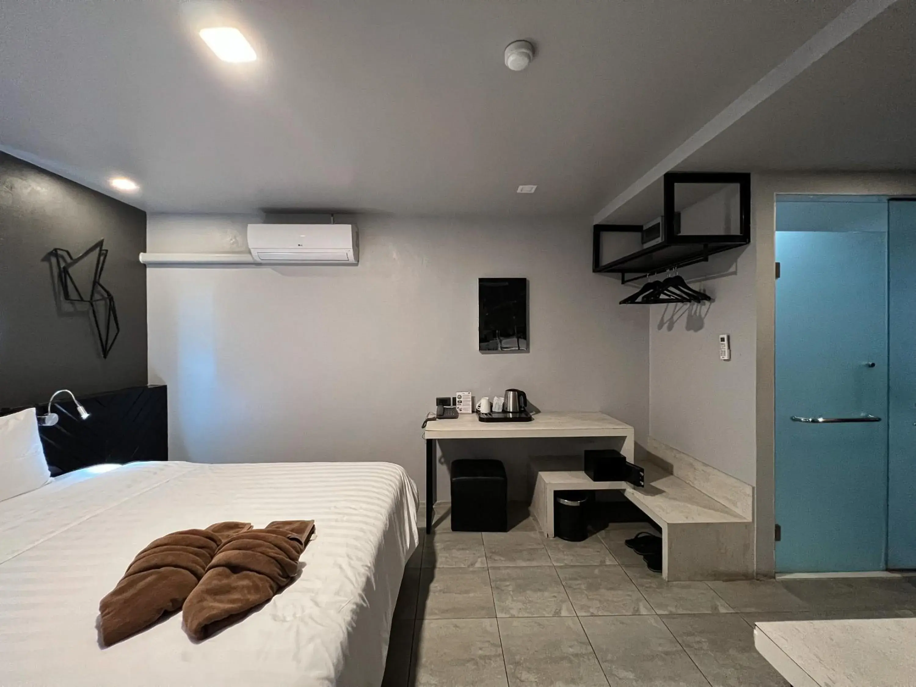 TV and multimedia, Bed in WE Terminal Hotel TV and multimedia, Bed in WE Terminal Hotel