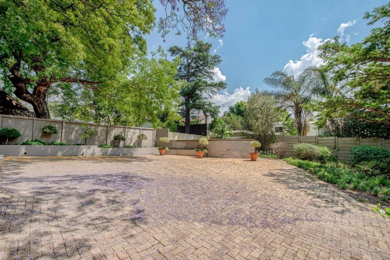 Garden in Wild Olive Executive Suite