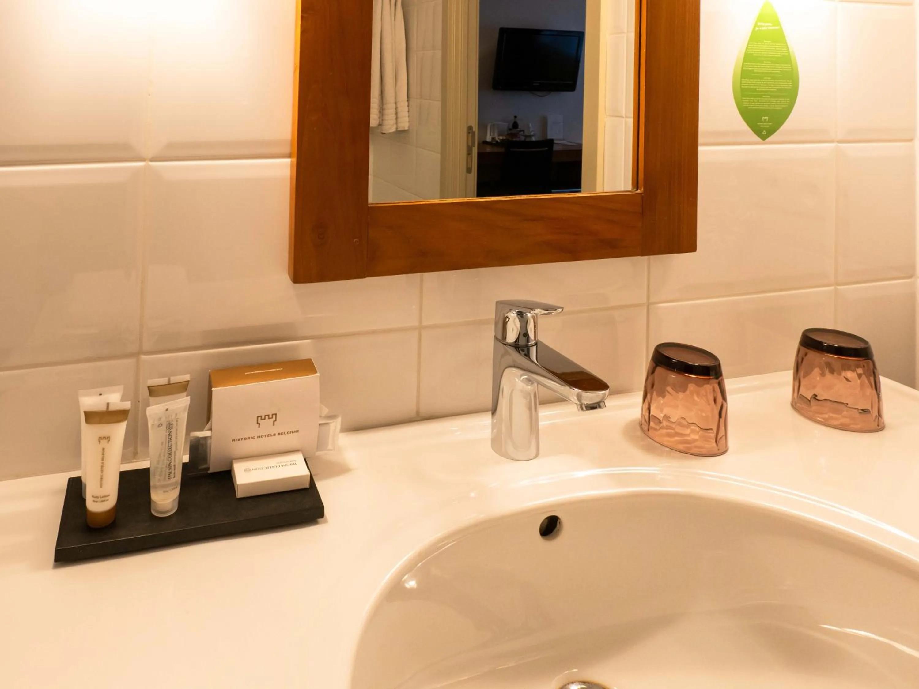 Bathroom in Ghent River Hotel