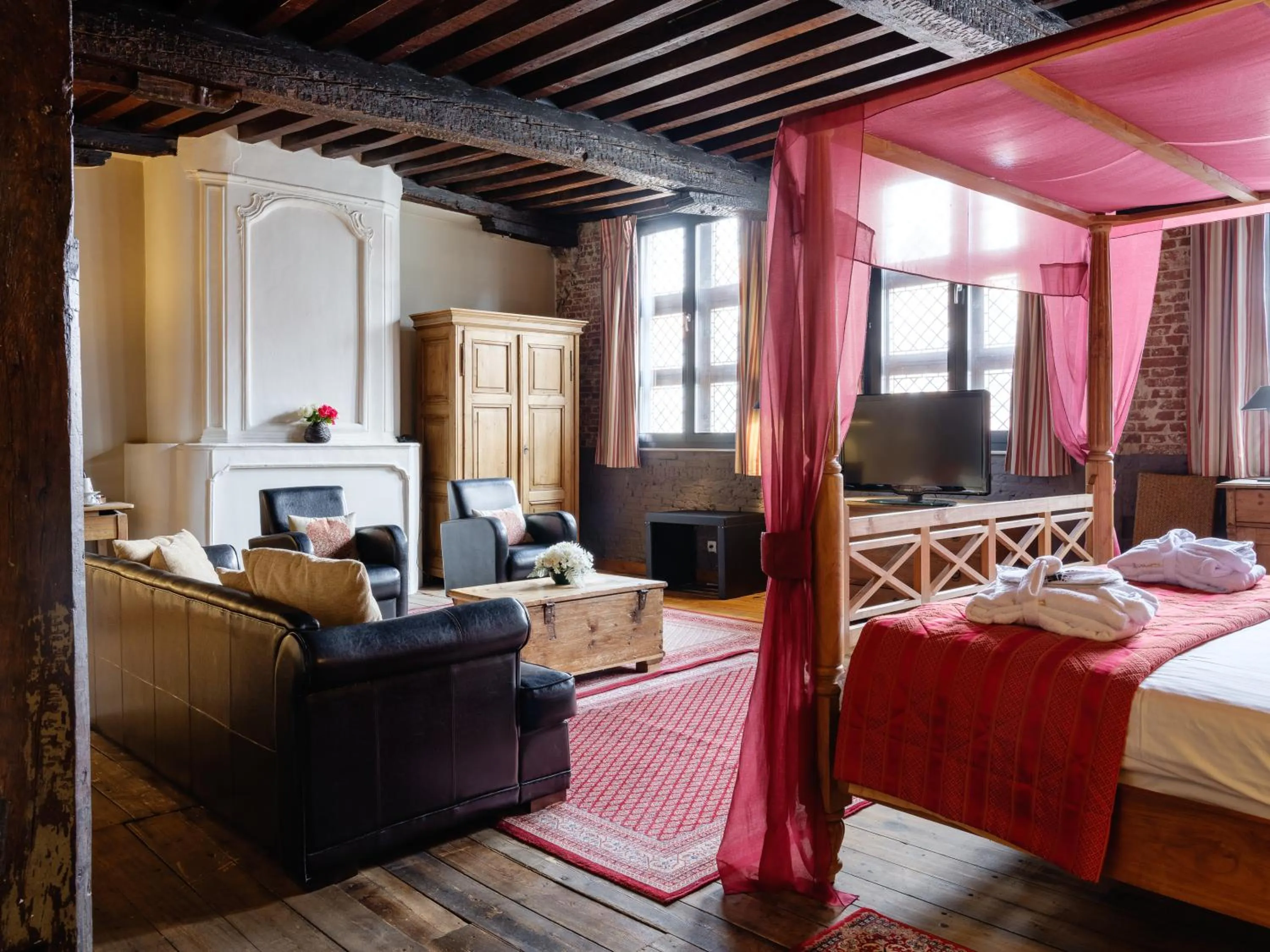 Bed in Ghent River Hotel