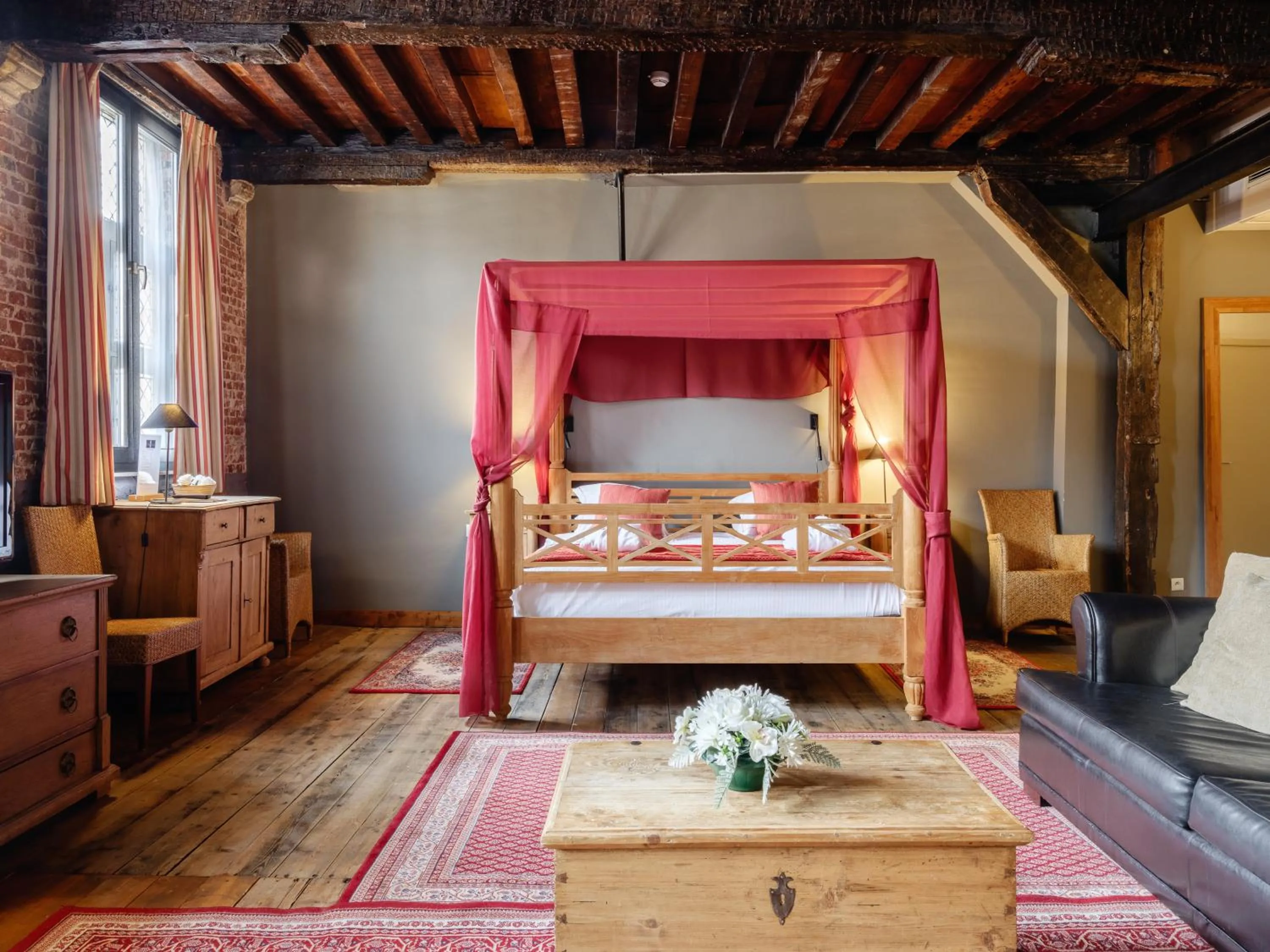 Bed in Ghent River Hotel