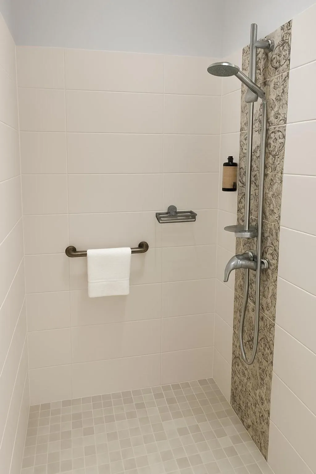 Shower in Cit'Hotel des Messageries