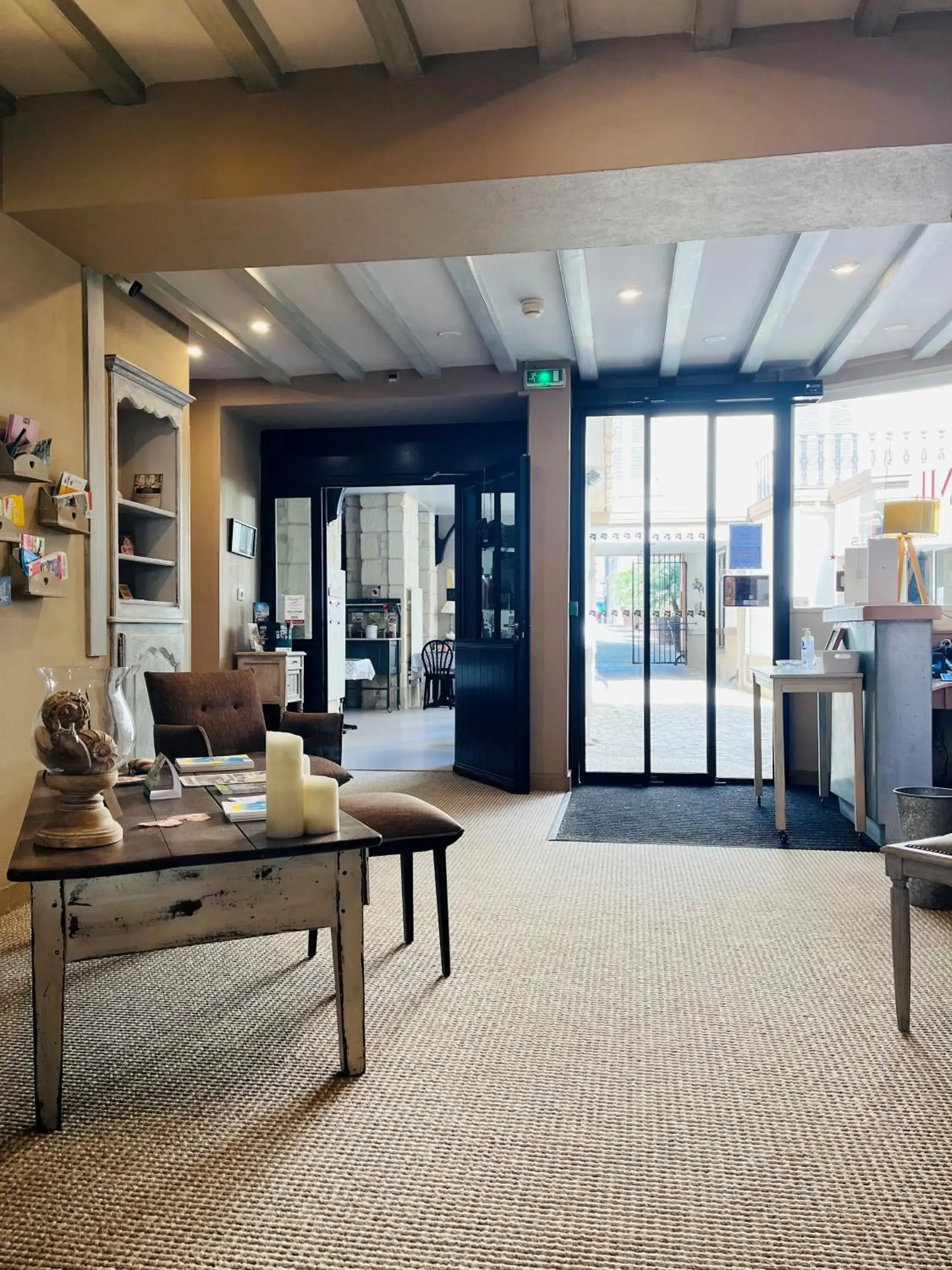 Lobby or reception in Cit'Hotel des Messageries Lobby or reception in Cit'Hotel des Messageries