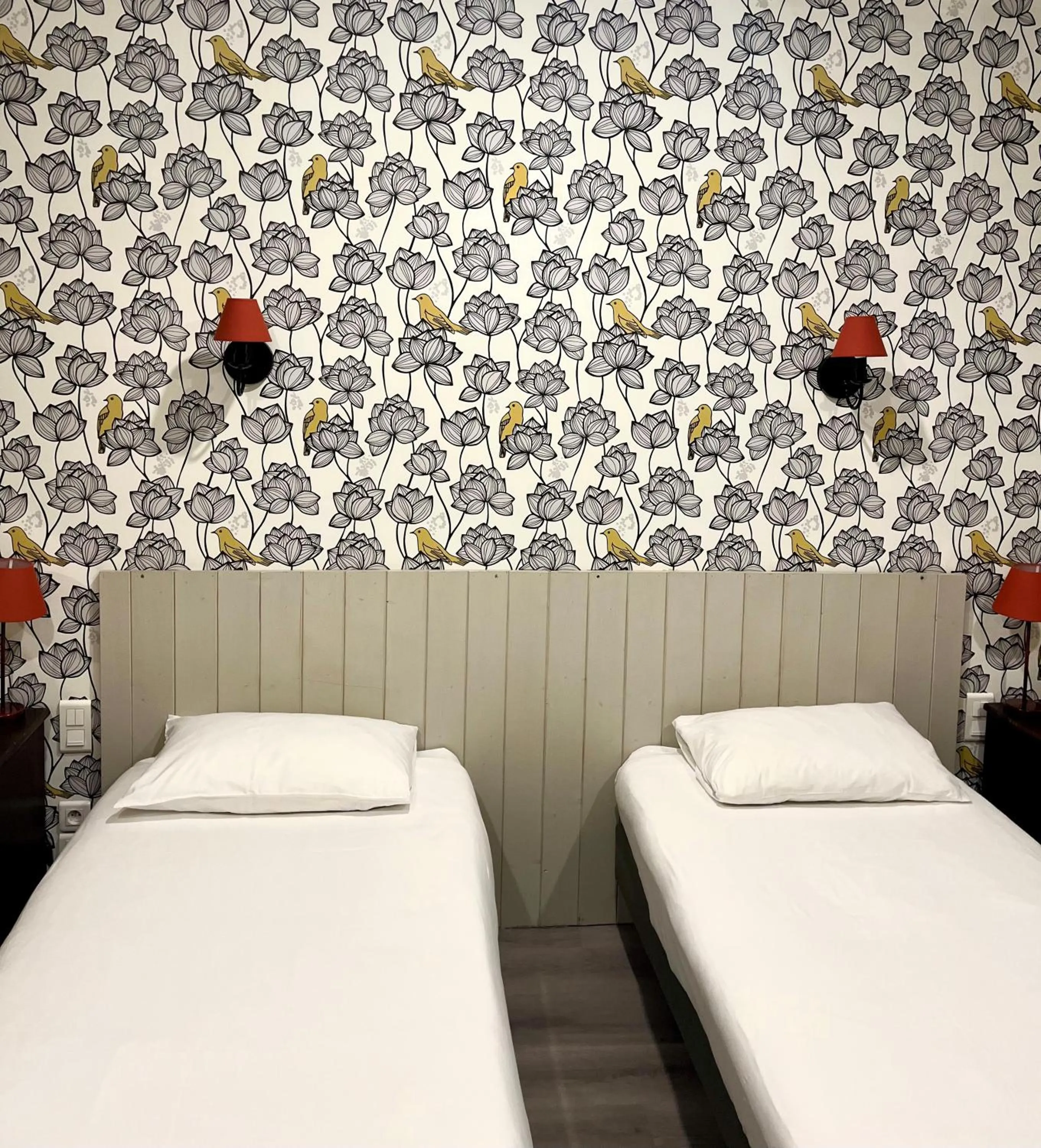 Photo of the whole room, Bed in Cit'Hotel des Messageries