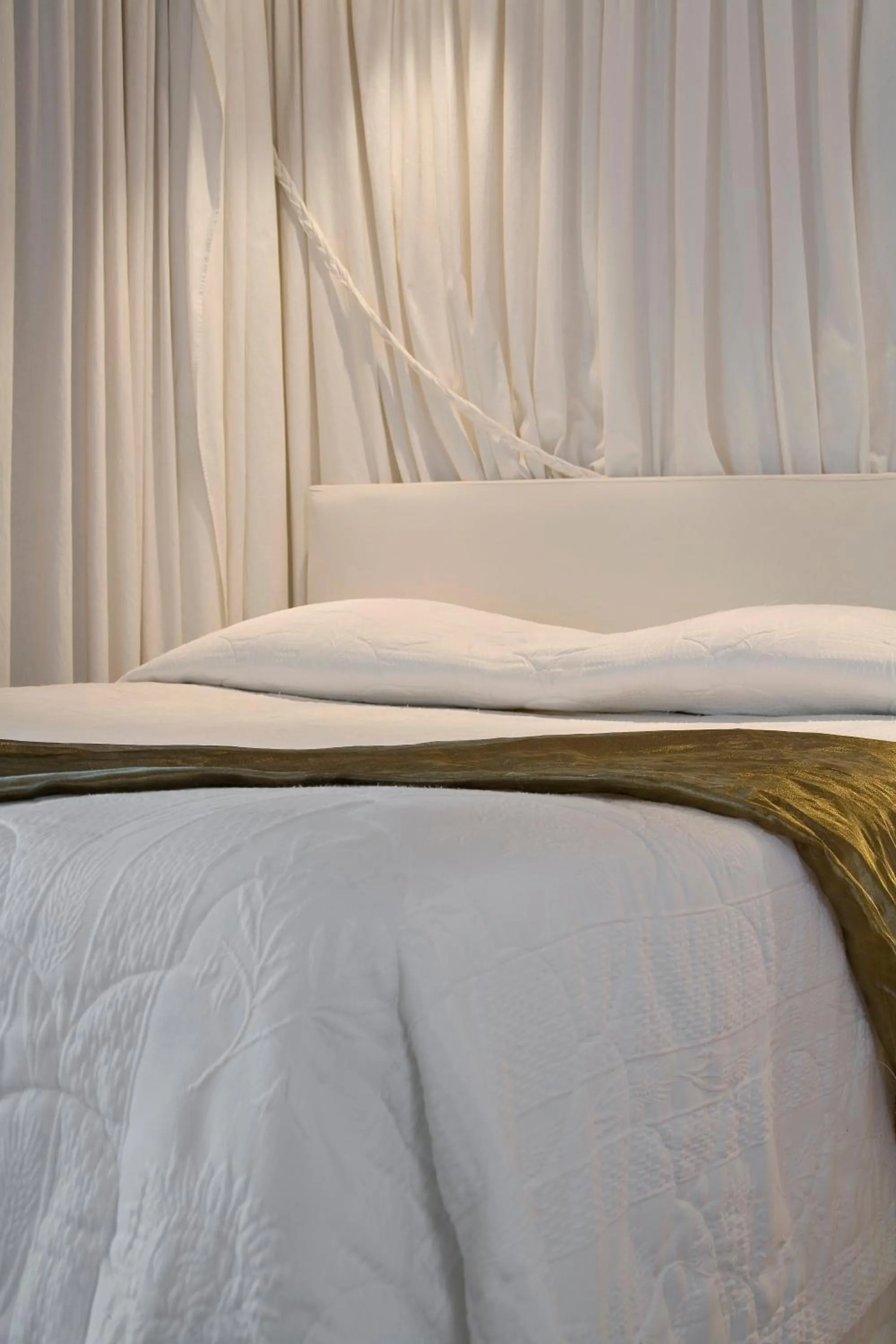 Photo of the whole room, Bed in Relais du Bois Saint Georges - Hôtel de Charme