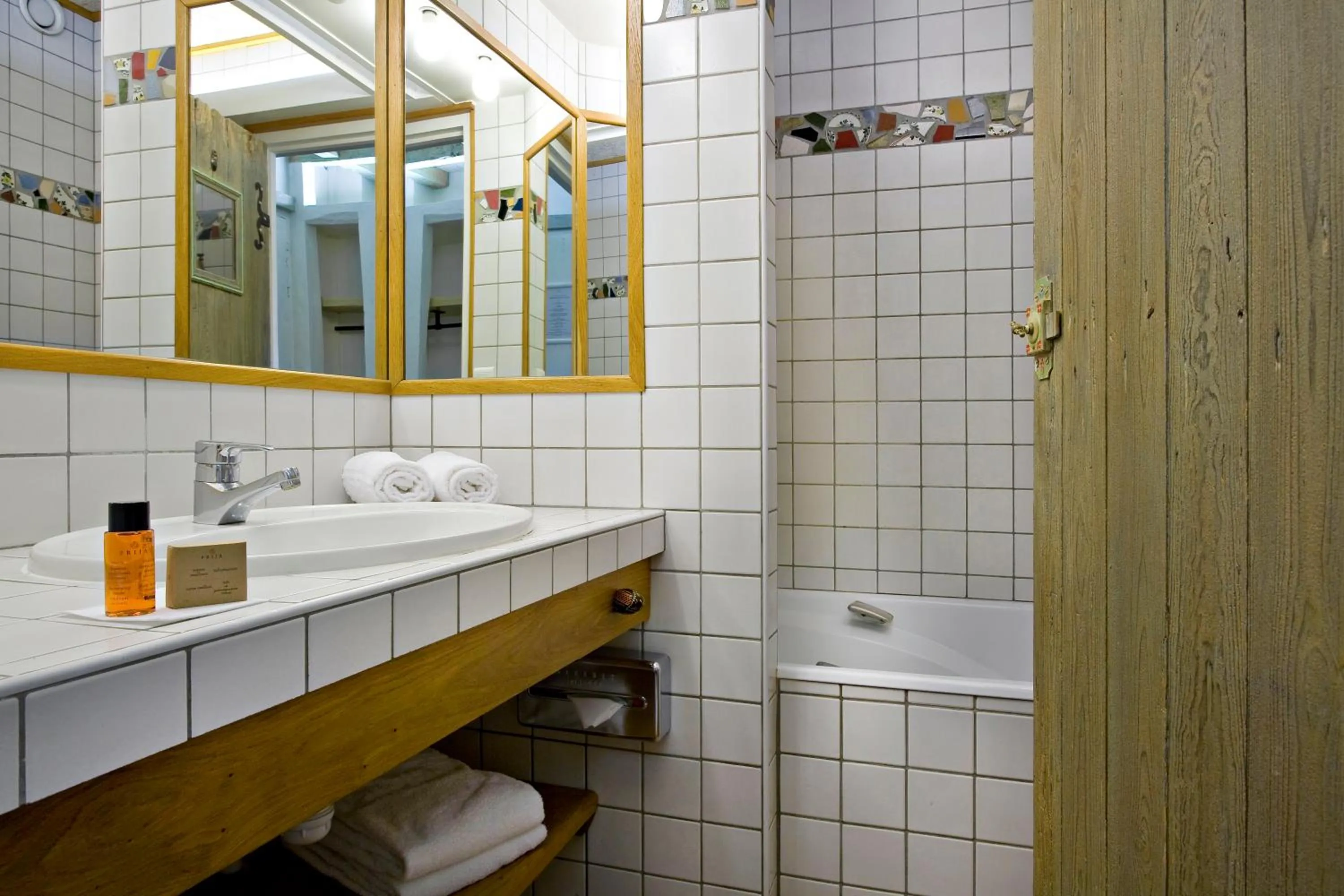 Bathroom in Relais du Bois Saint Georges - Hôtel de Charme