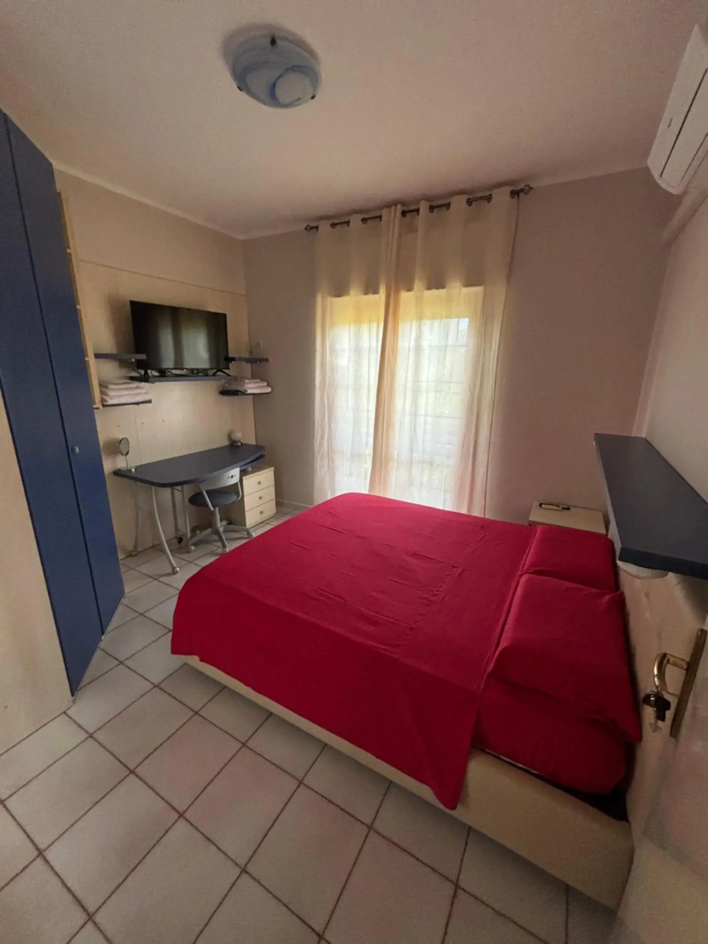 Double Room with Private Bathroom - single occupancy in B&B Villa dei Fiori Double Room with Private Bathroom - single occupancy in B&B Villa dei Fiori