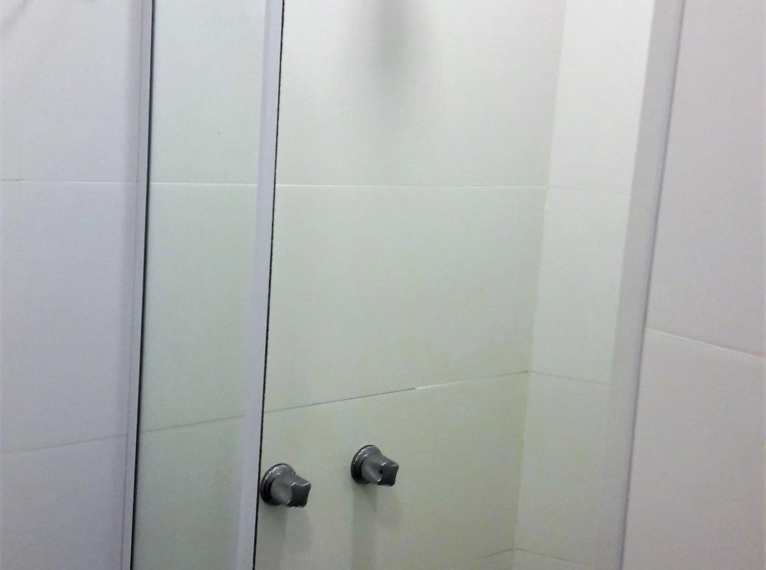 Shower in RIO DE JANEIRO - LEBLON BEACH