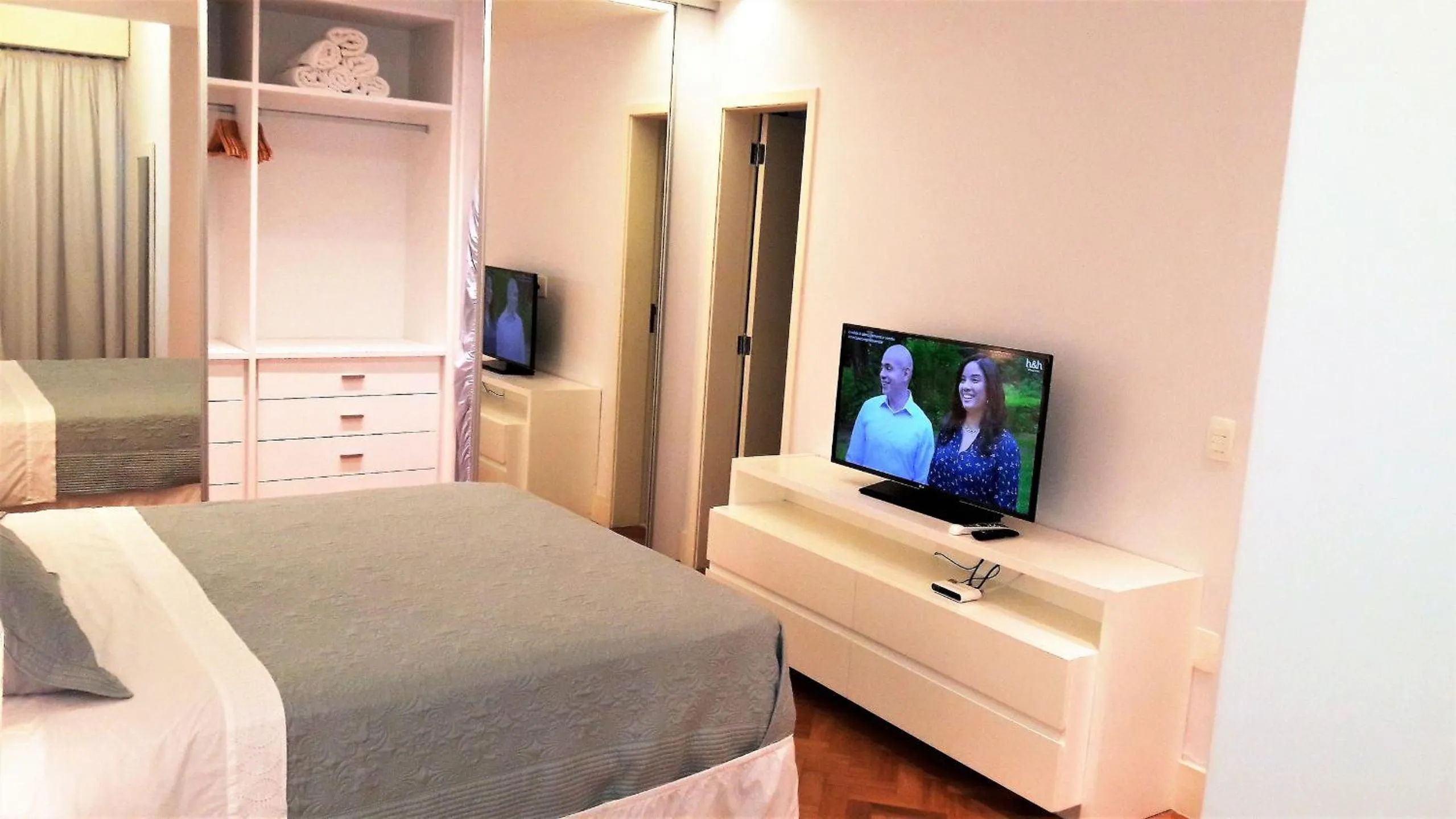 Bedroom, Bed in RIO DE JANEIRO - LEBLON BEACH