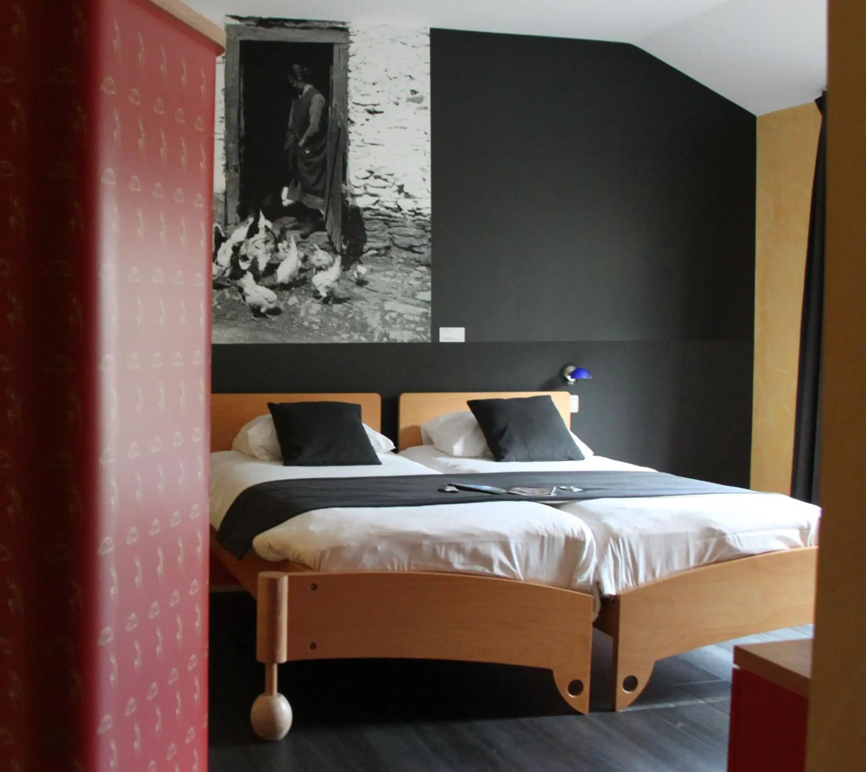 Twin Room in Hôtel Val de Poix- Logis Hôtel Restaurant Twin Room in Hôtel Val de Poix- Logis Hôtel Restaurant
