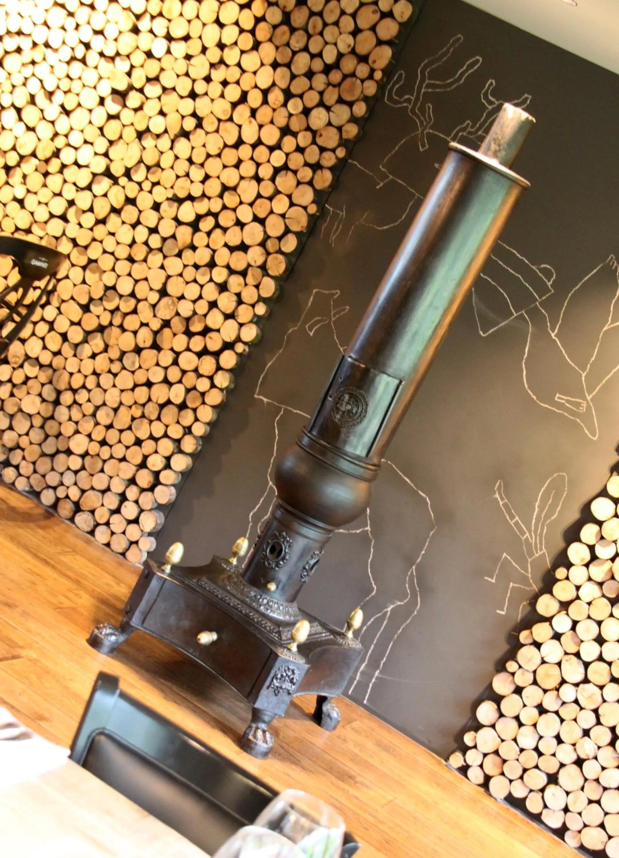 Decorative detail in Hôtel Val de Poix- Logis Hôtel Restaurant