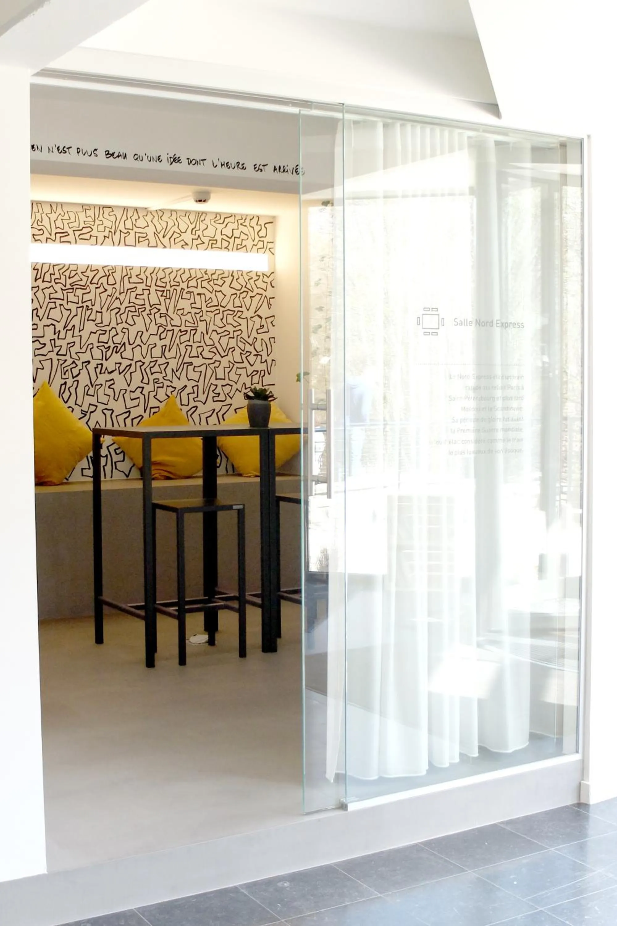 Seating area in Hôtel Val de Poix- Logis Hôtel Restaurant