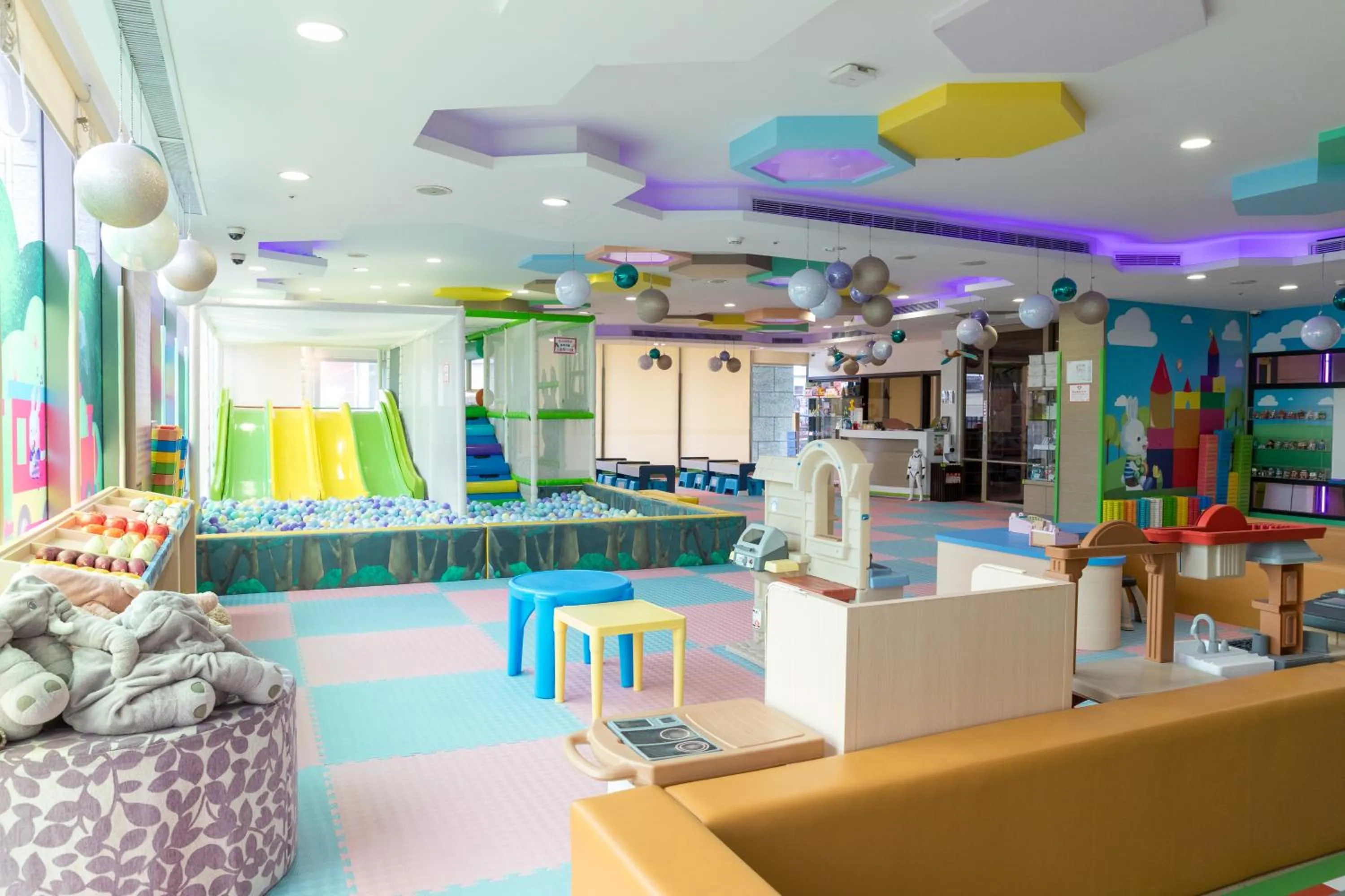 Children play ground in Walden Hotel