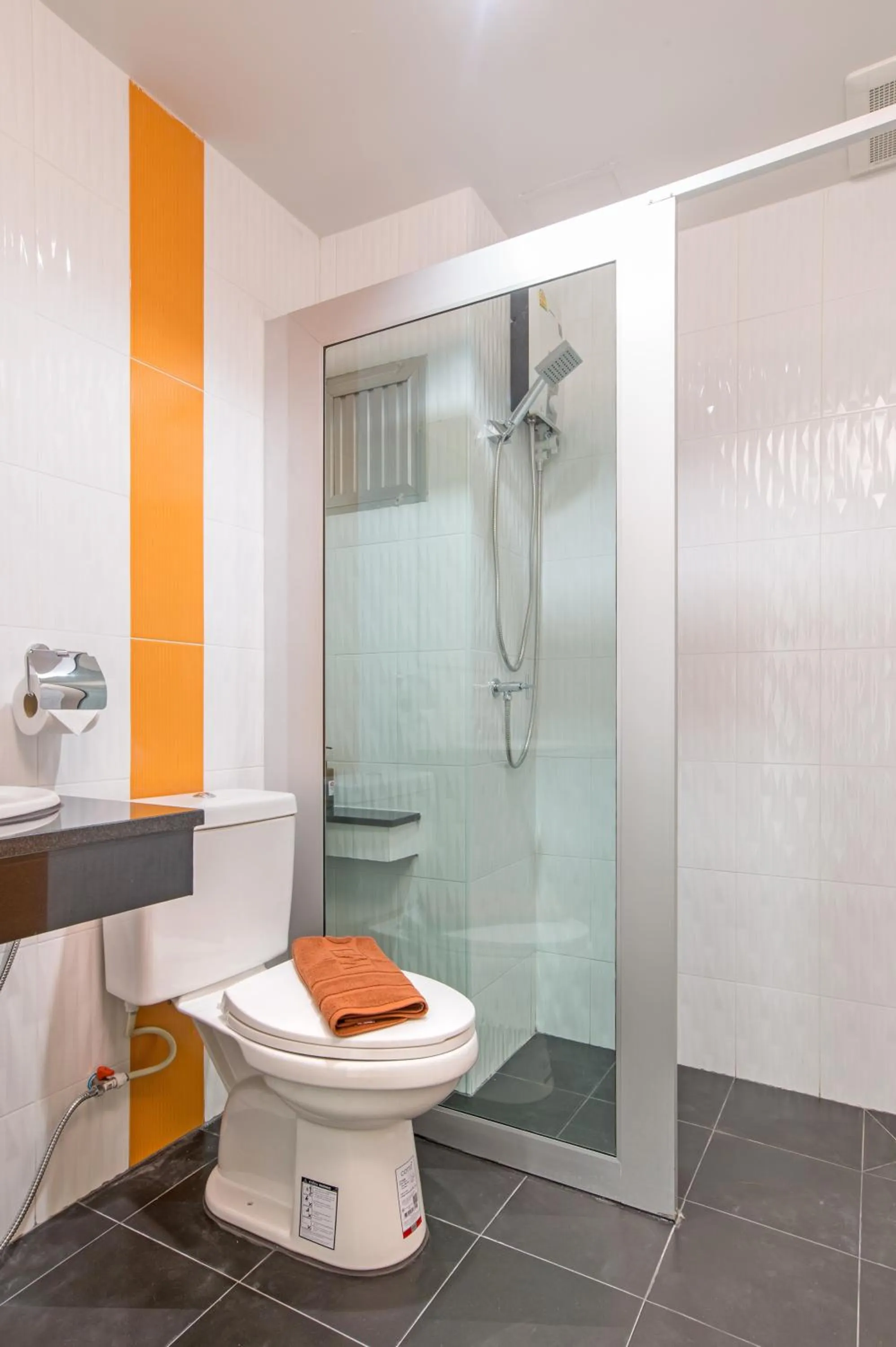 Bathroom in Lada Krabi Express