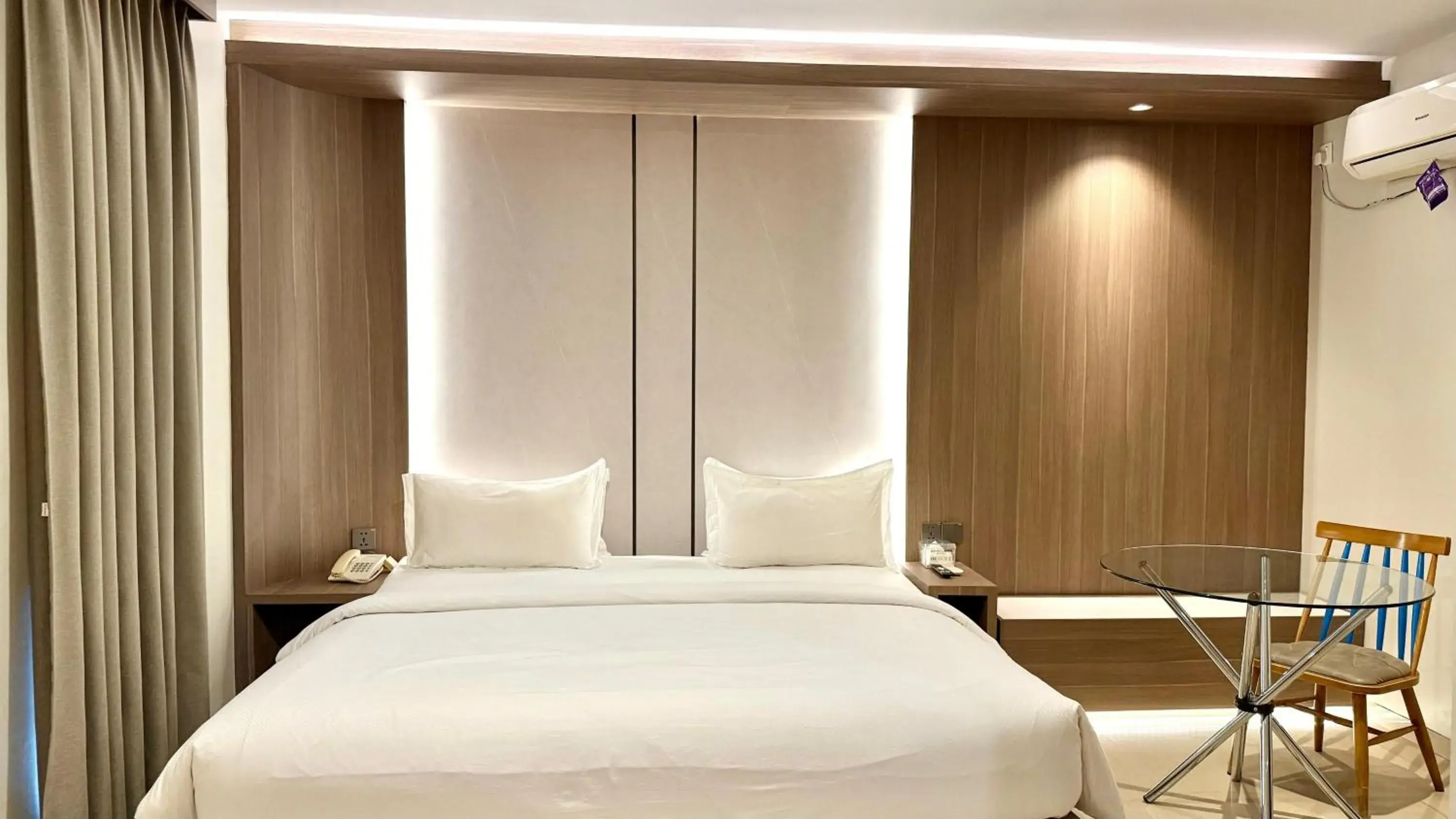 Bedroom, Bed in Barelang Hotel Nagoya Batam Bedroom, Bed in Barelang Hotel Nagoya Batam