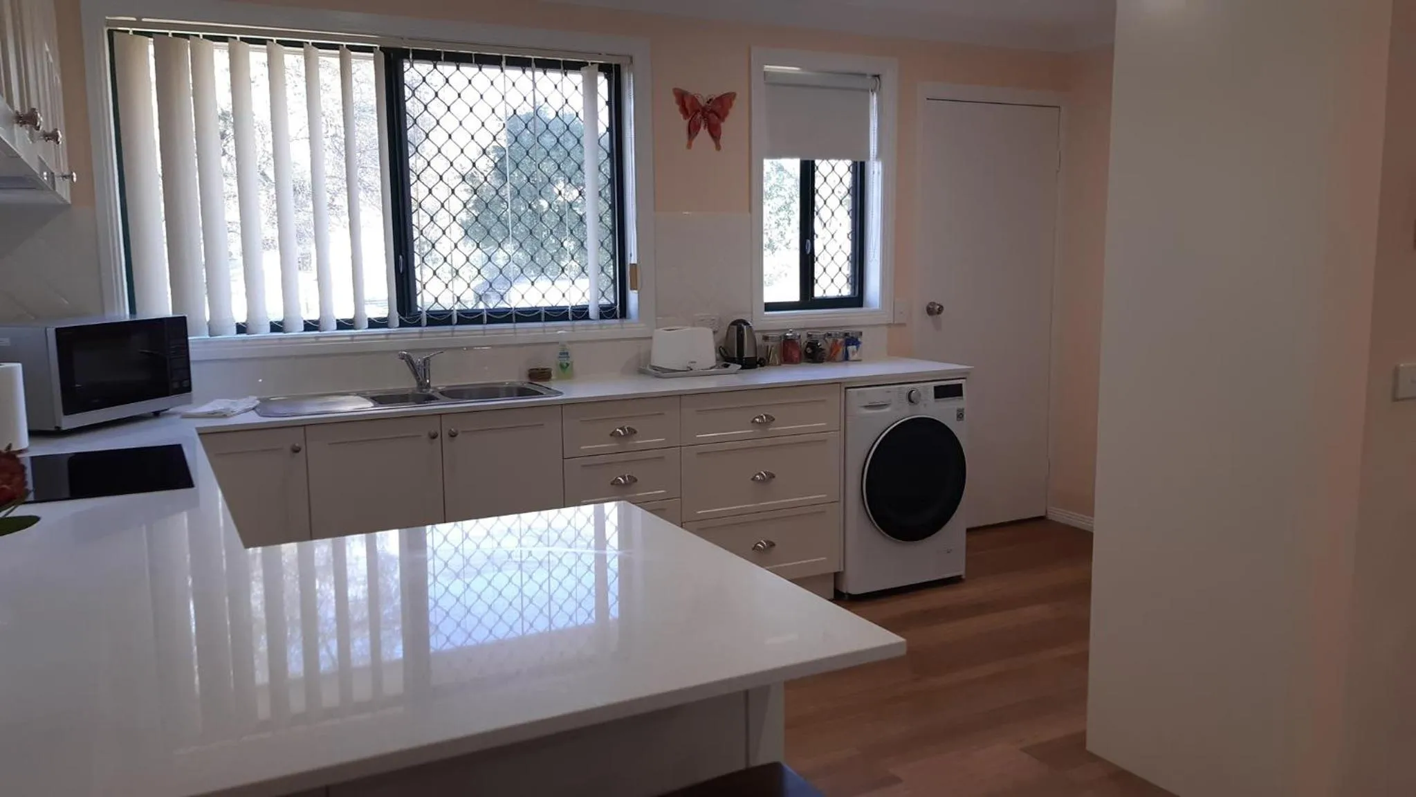 Kitchen or kitchenette in Butterfly Cottage