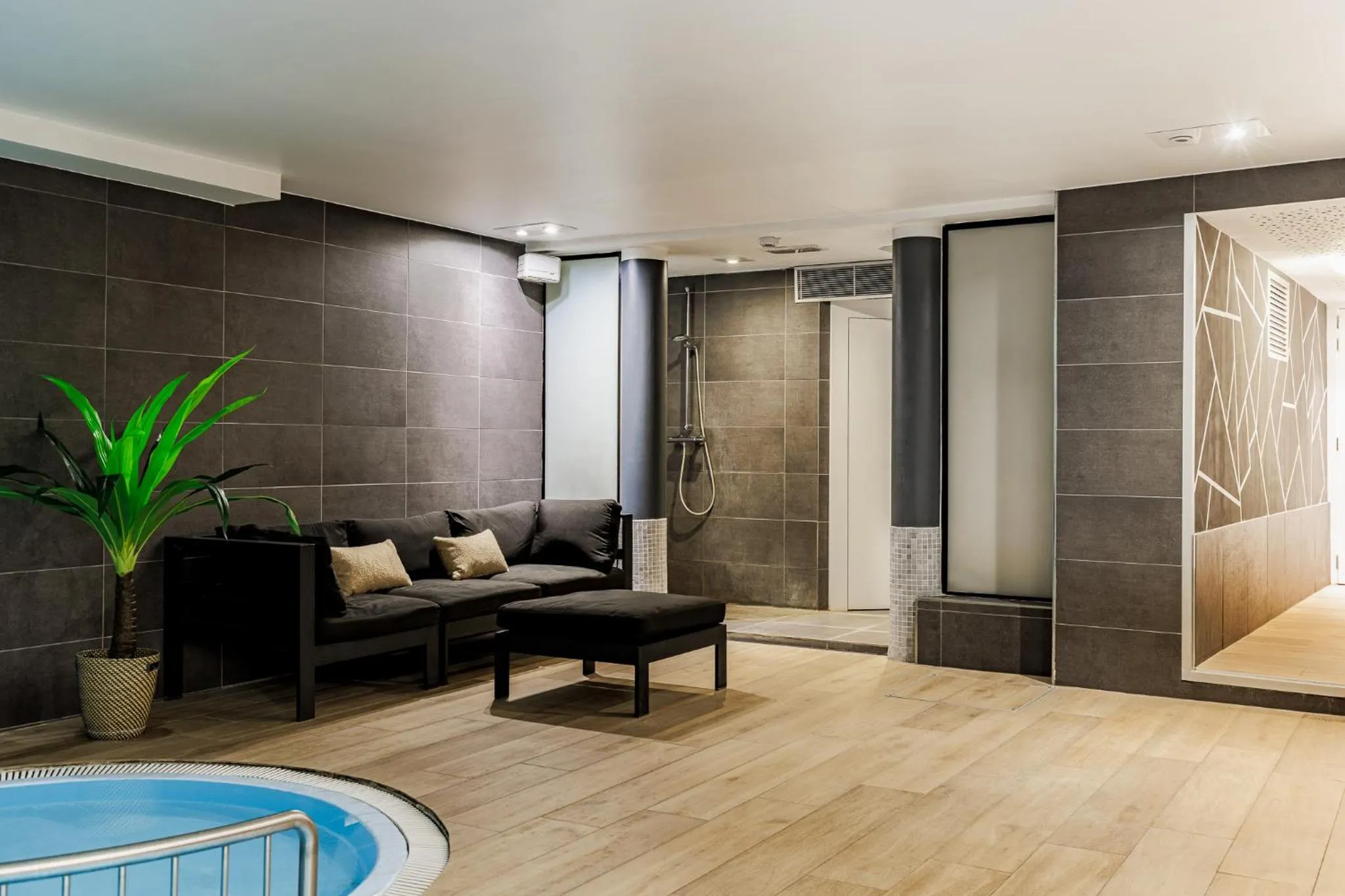 Swimming pool in Hotel Saint Sauveur by WP Hotels