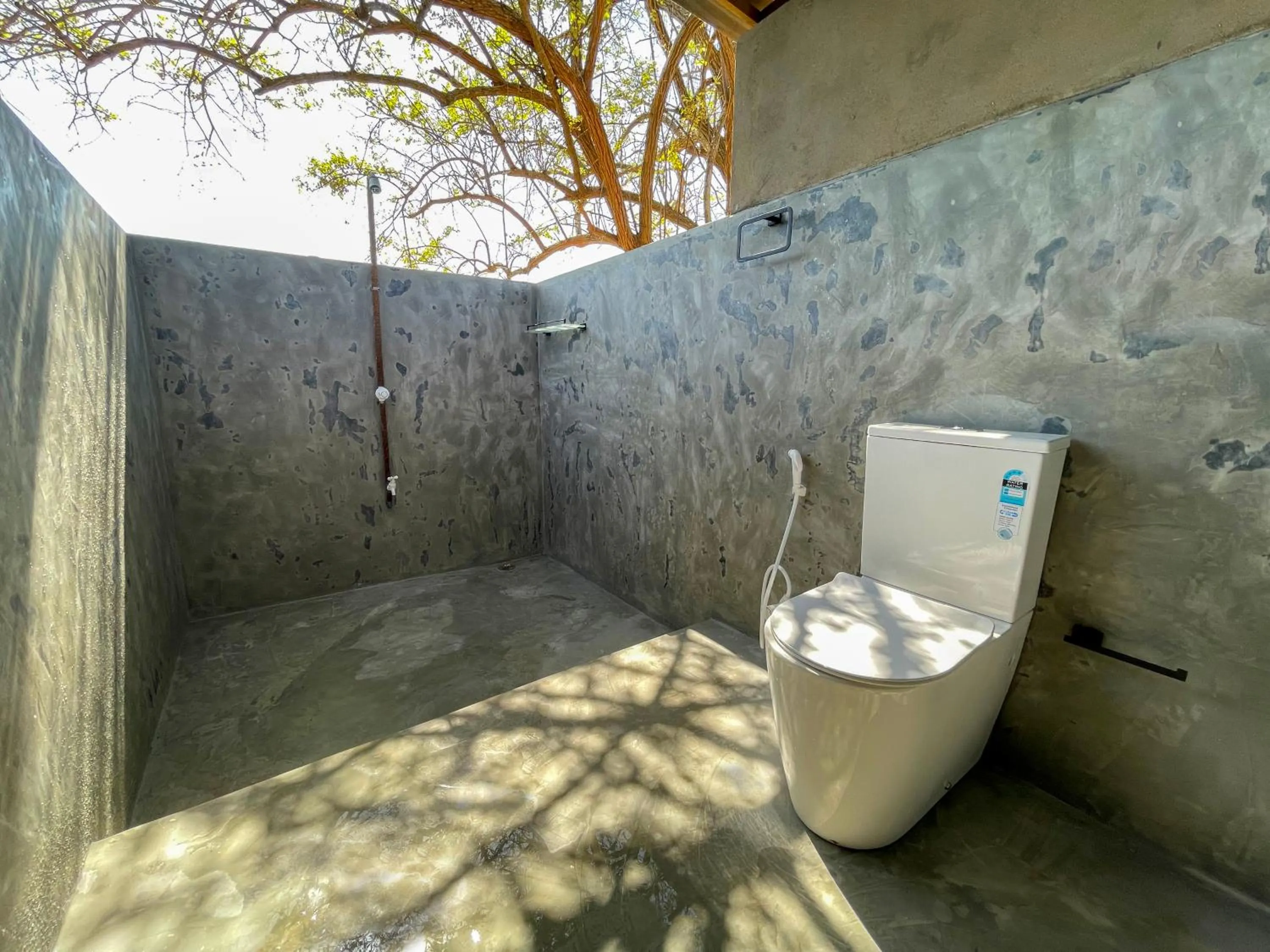 Shower in Yakaduru - Yala