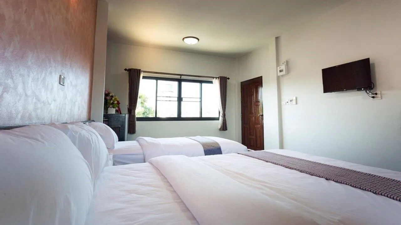 Bedroom, Bed in Benya Hotel โรงแรมเบญญา