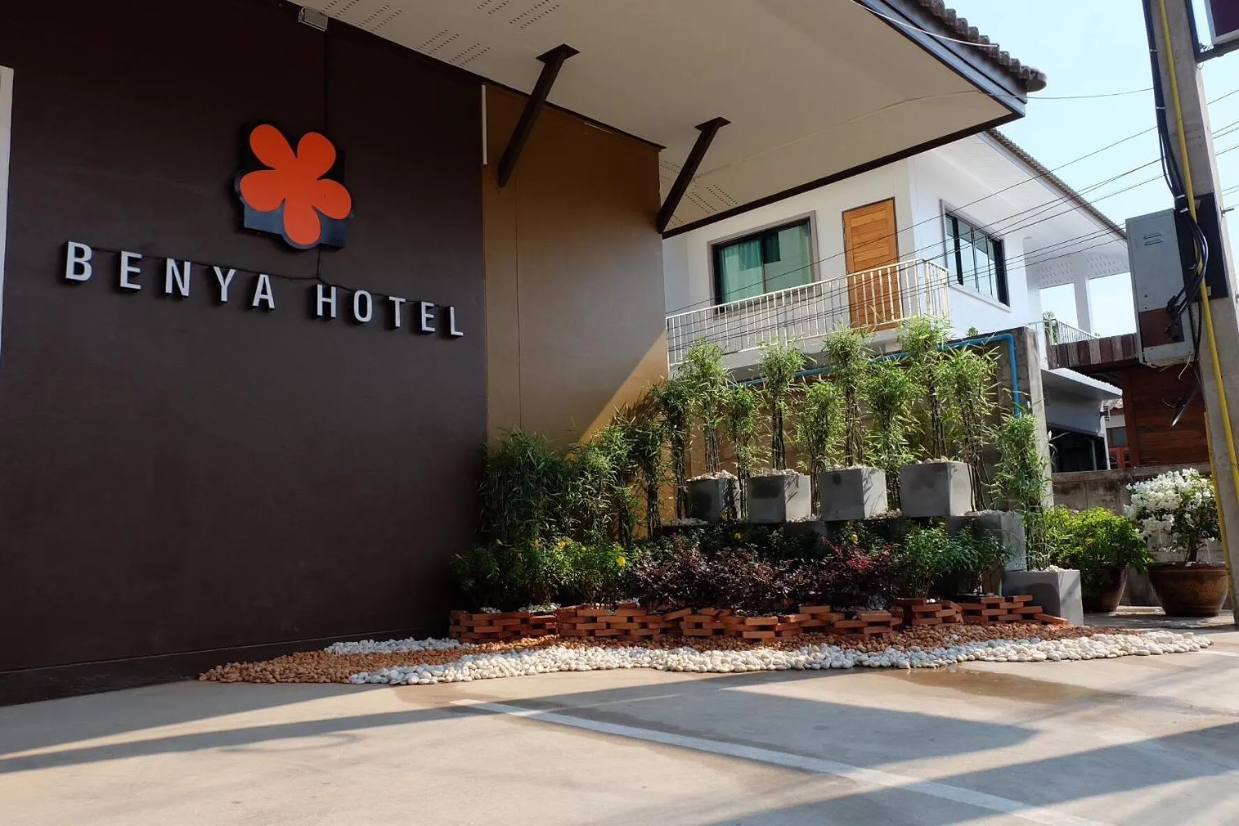 Facade/entrance in Benya Hotel โรงแรมเบญญา