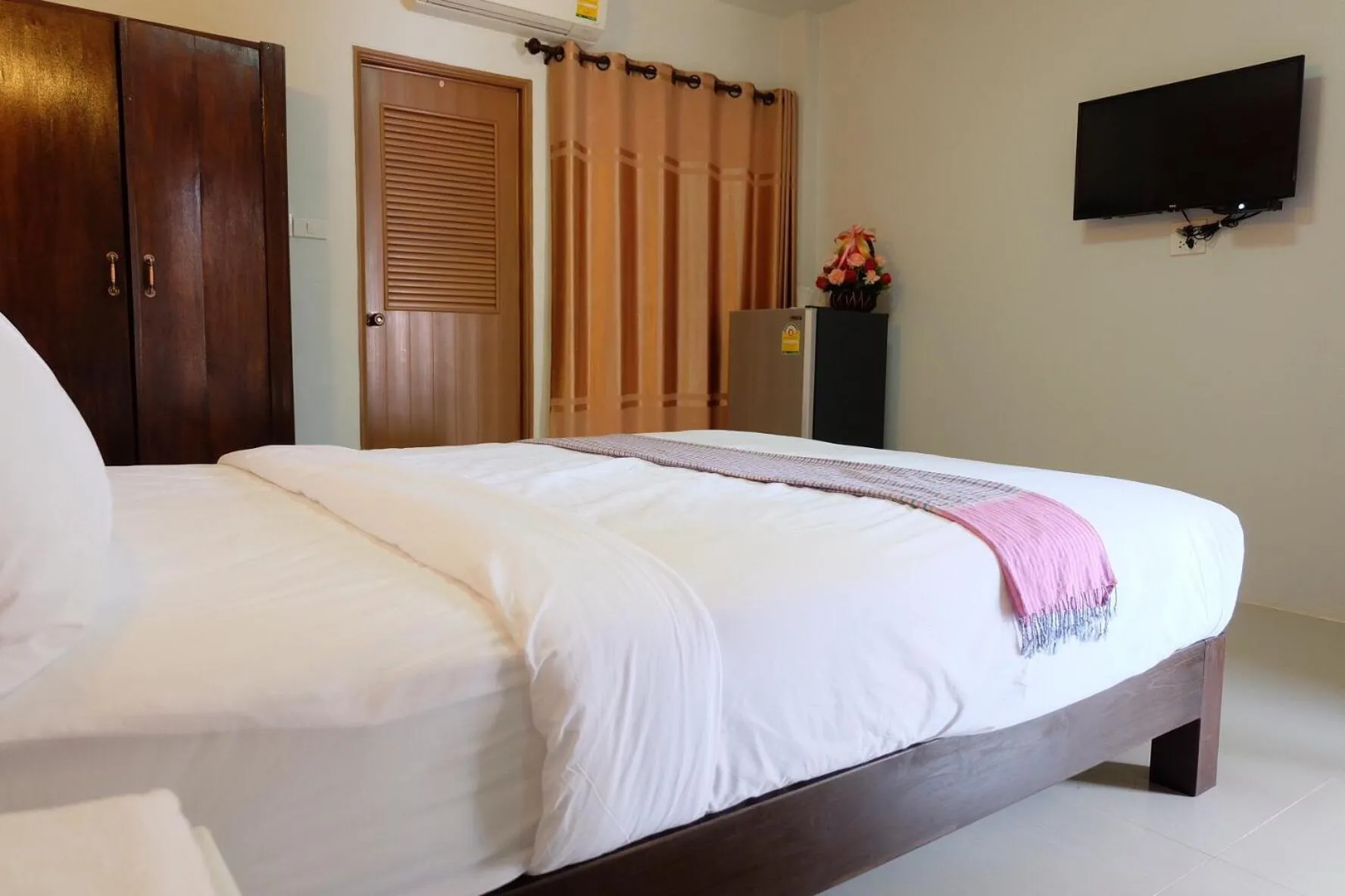 TV and multimedia, Bed in Benya Hotel โรงแรมเบญญา