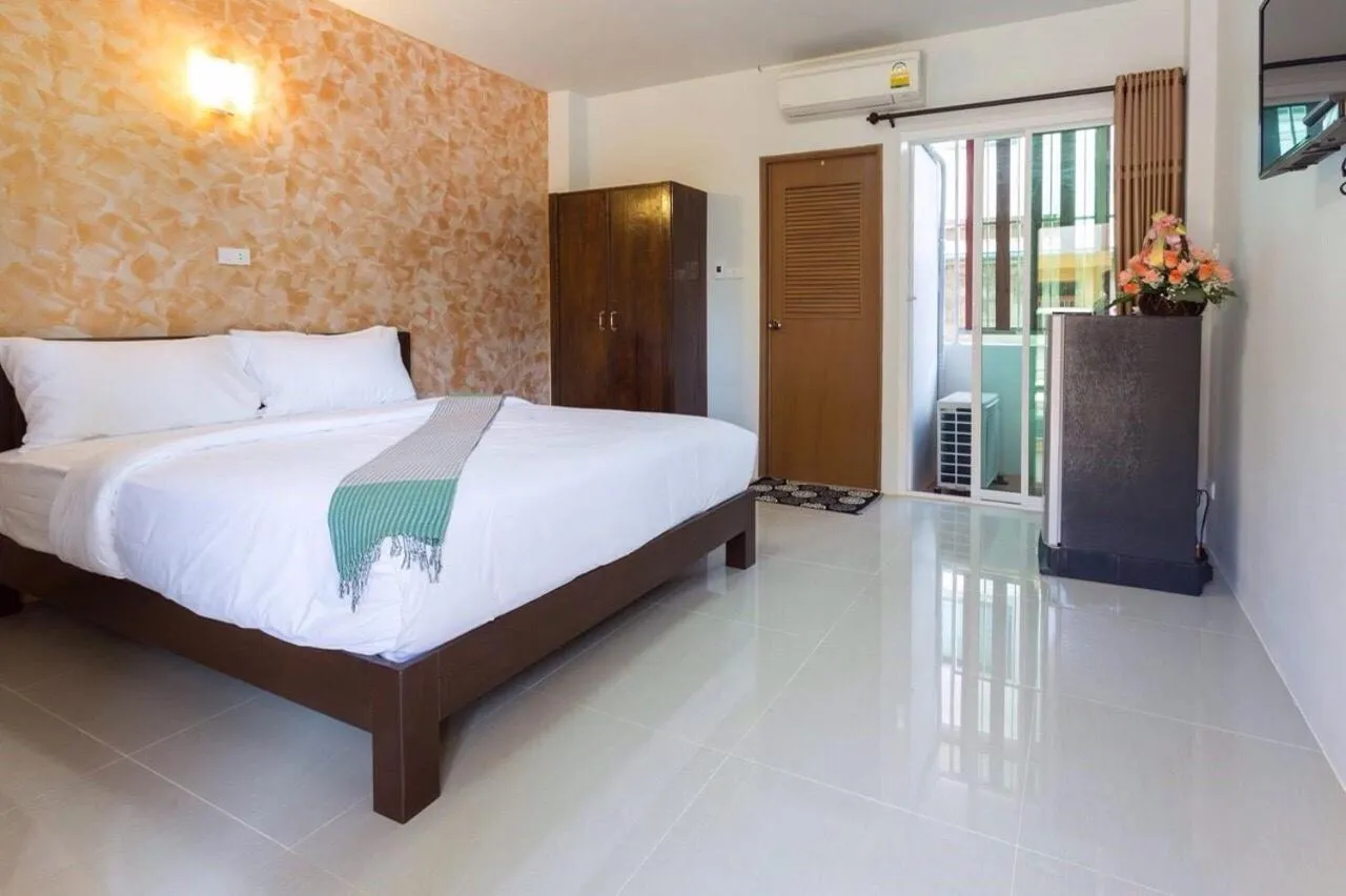 Bedroom, Bed in Benya Hotel โรงแรมเบญญา
