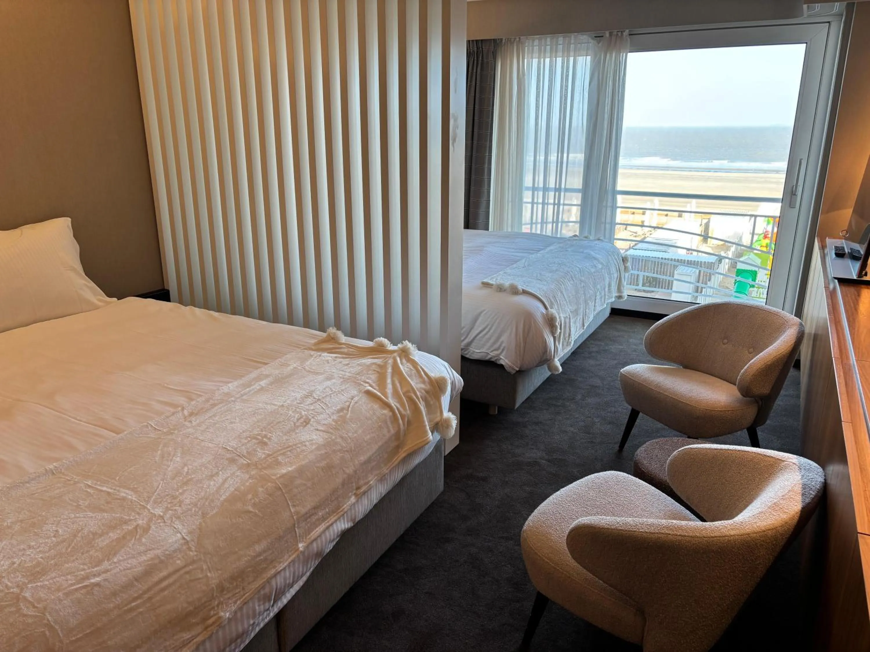 Comfort Quadruple Room - Pet Free Room in Hotel Beach Palace by CW Hotel Collection