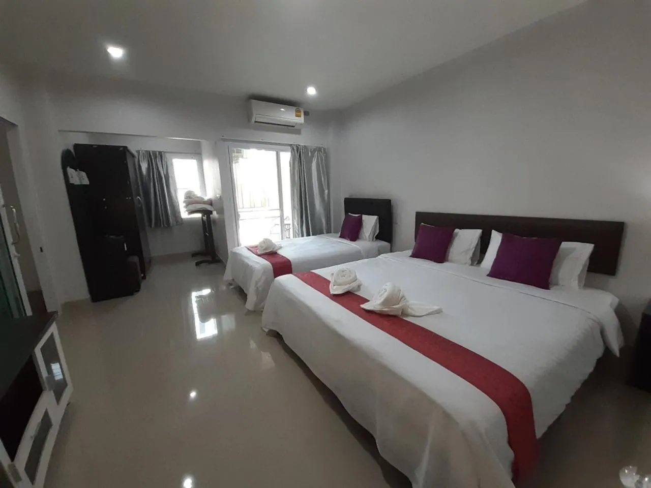 Photo of the whole room, Bed in Connect Apartment