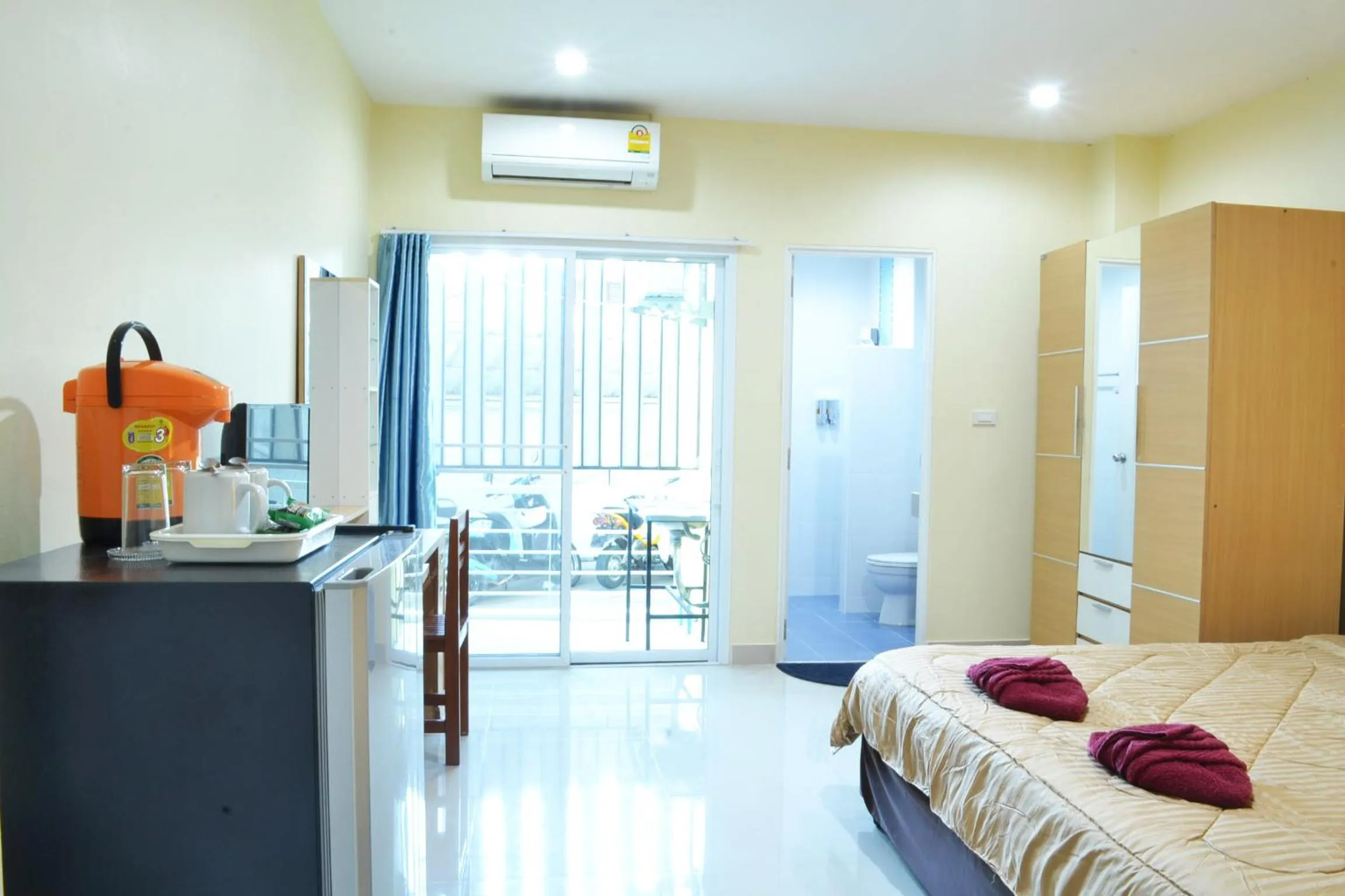 Photo of the whole room, Bed in Connect Apartment