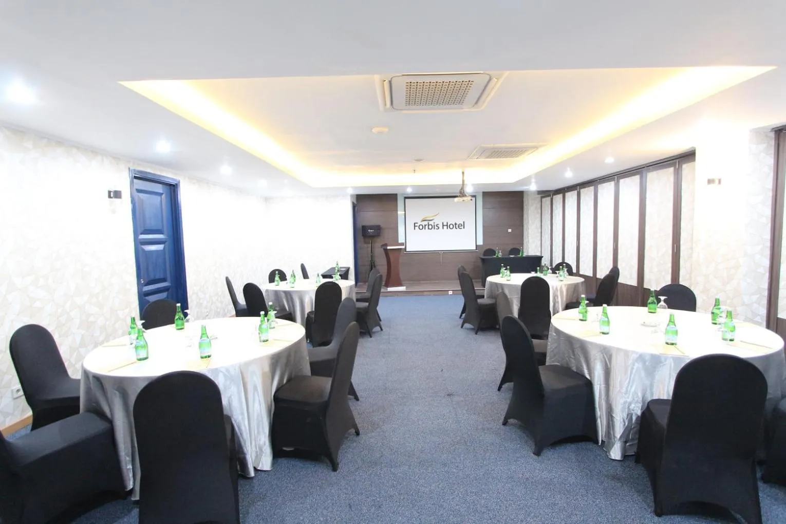 Meeting/conference room in Forbis Hotel