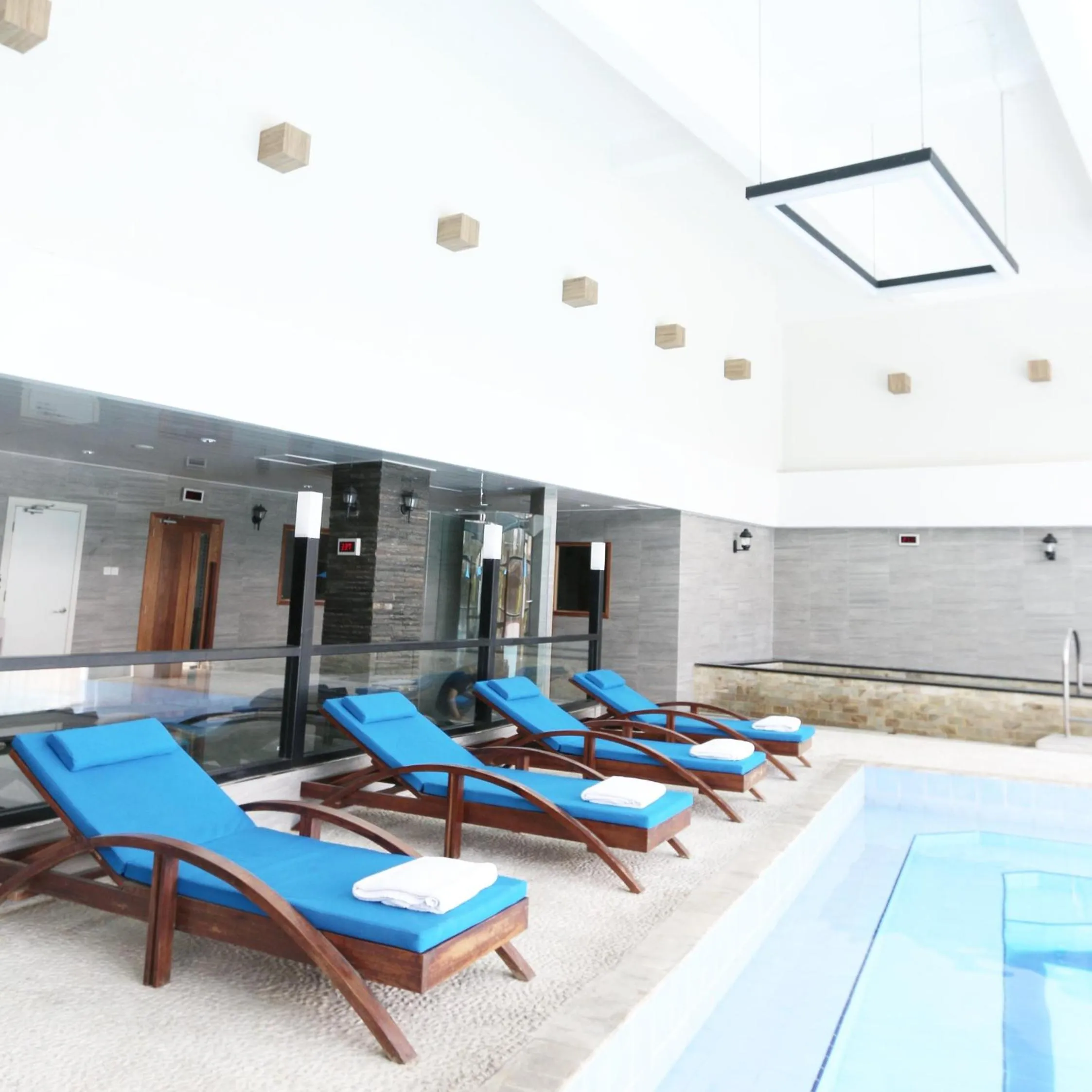 Swimming pool in Forbis Hotel