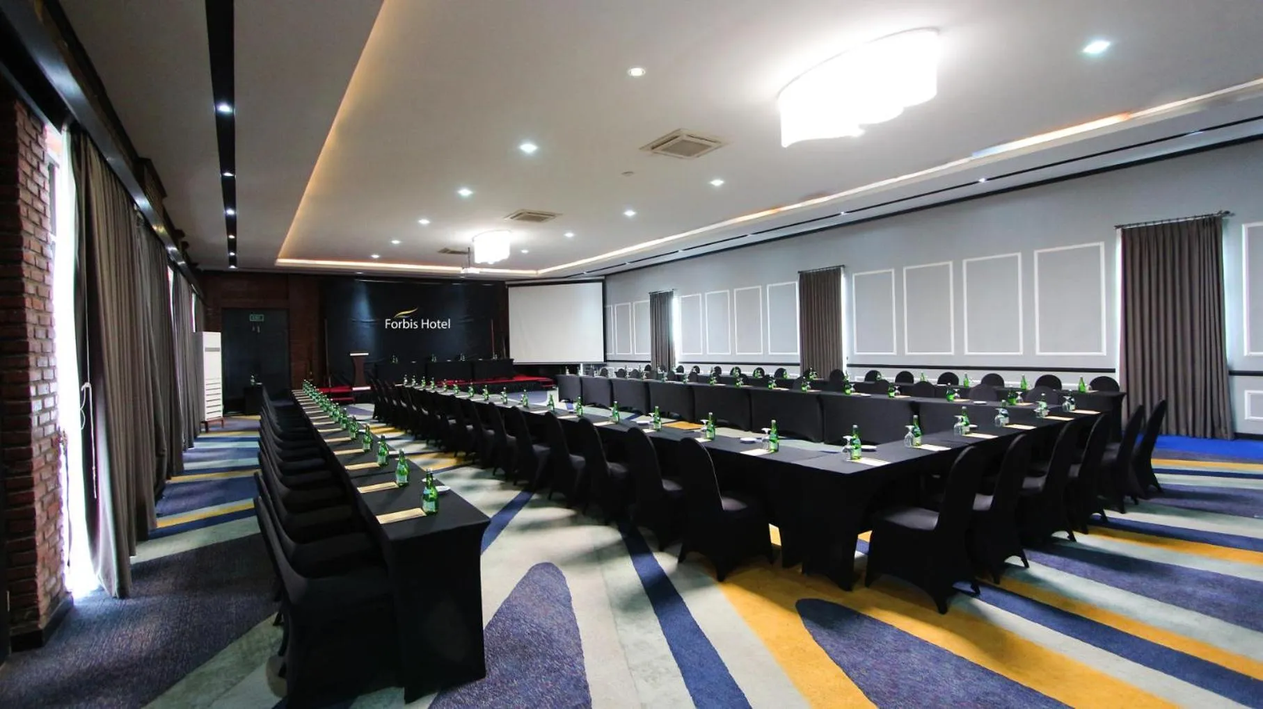 Meeting/conference room in Forbis Hotel
