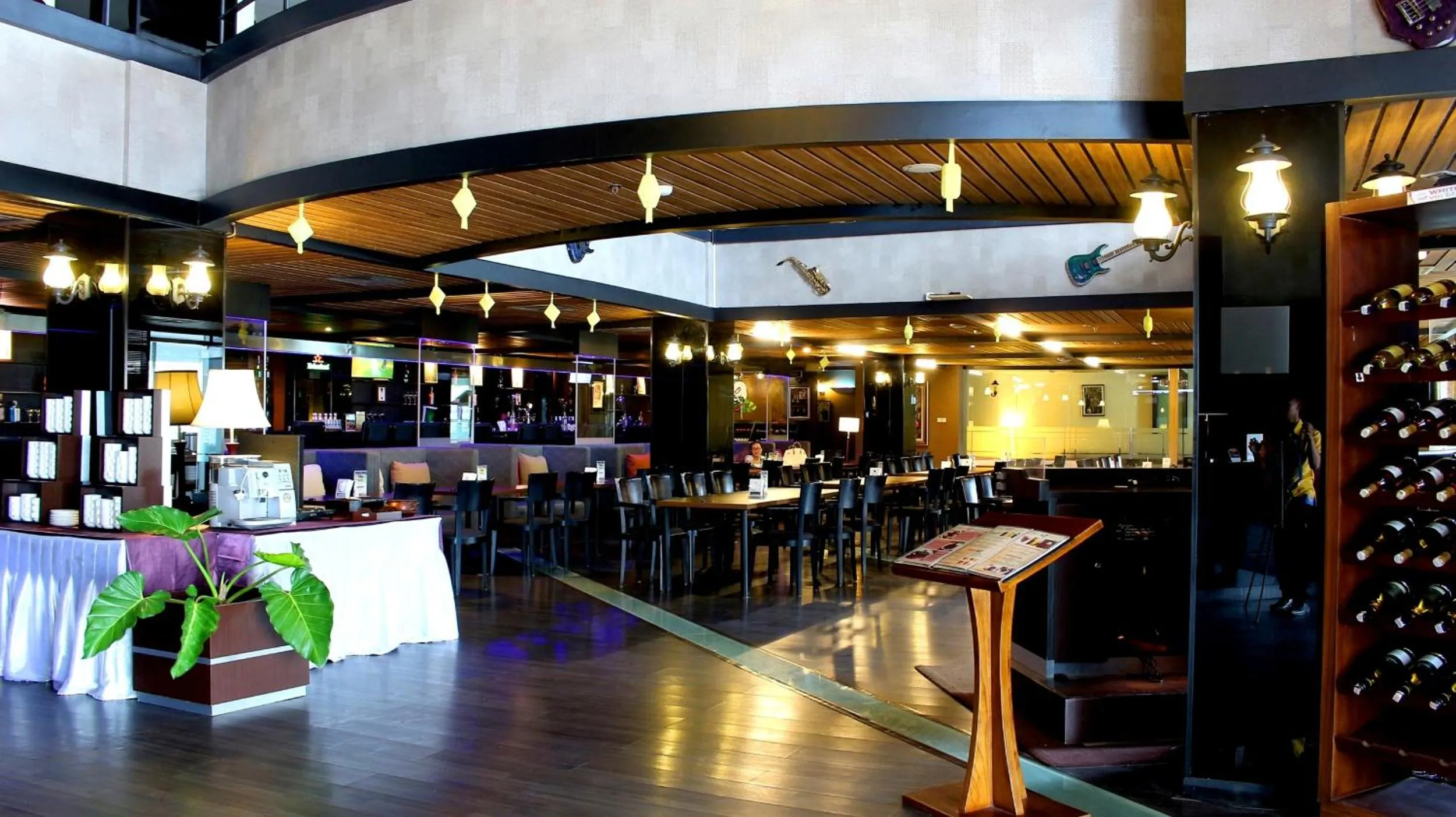 Restaurant/places to eat in Forbis Hotel