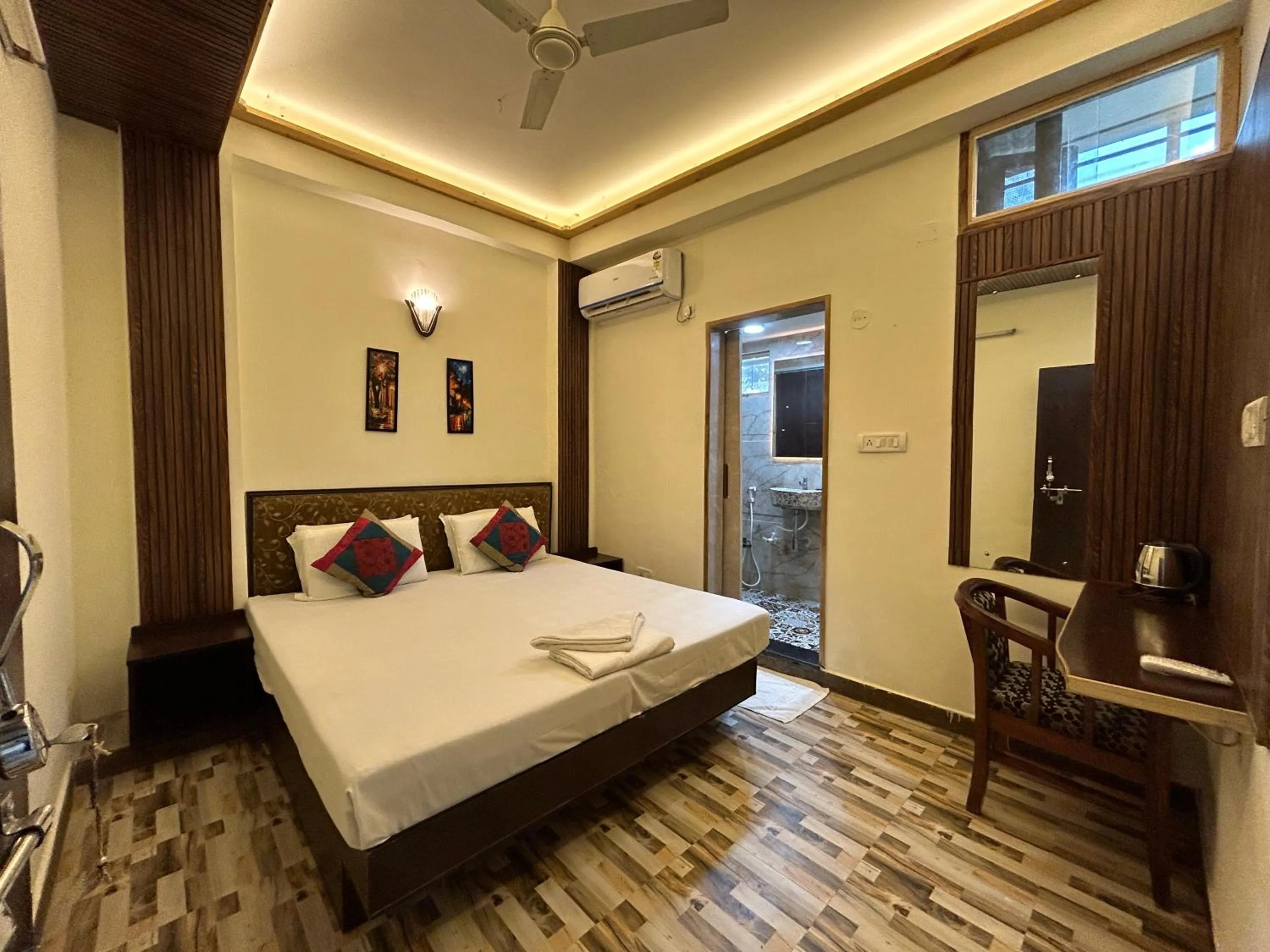 Standard Double Room with Fan in Max Guest House