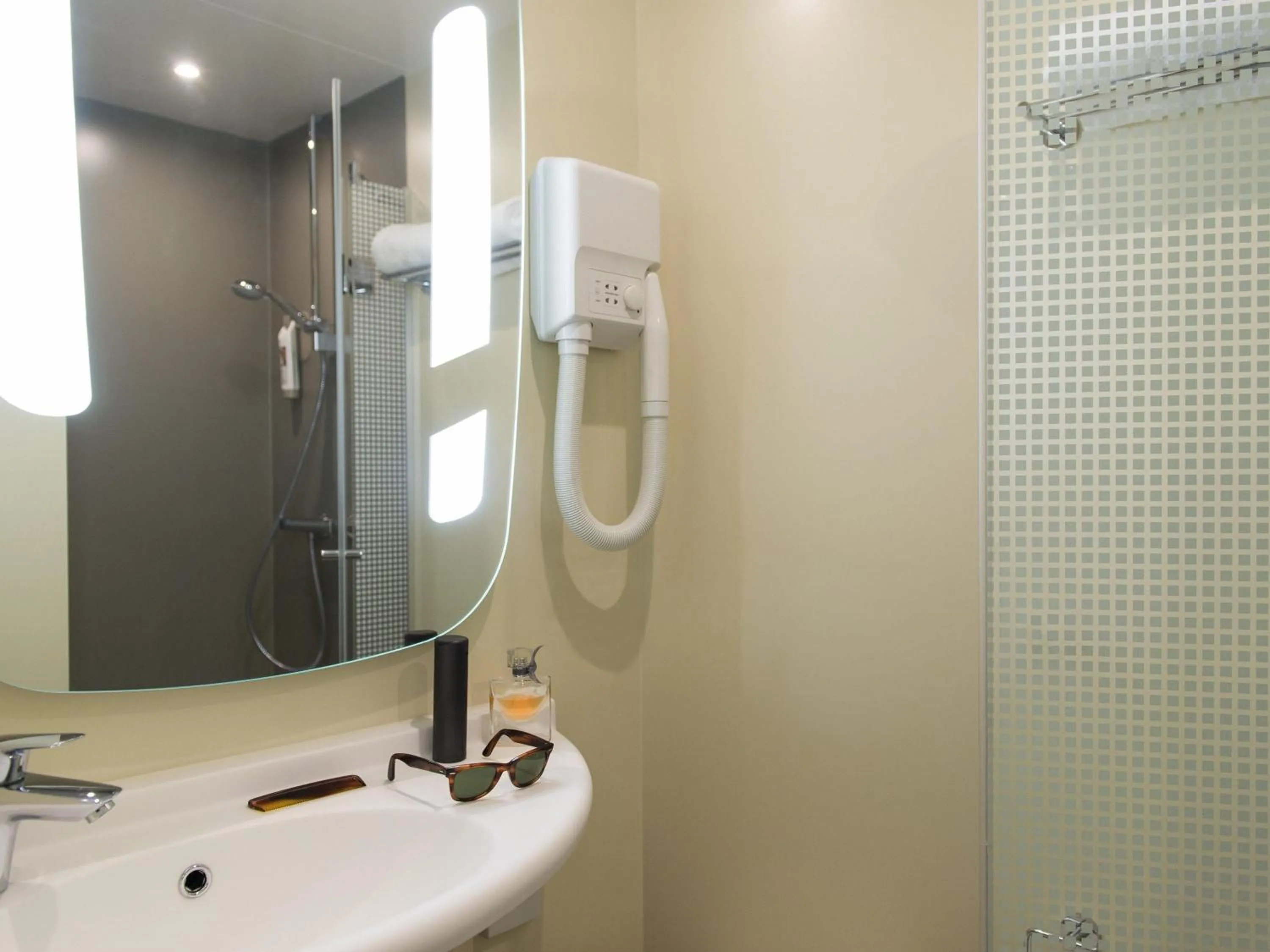 Bedroom in Ibis Wavre Brussels East